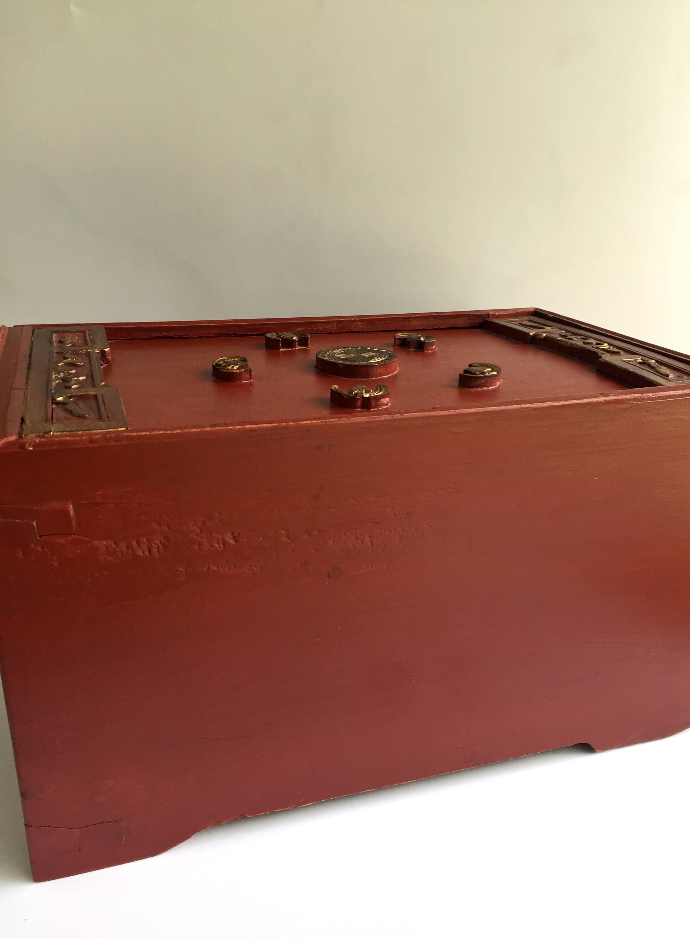 Chinese Antique Jewelry Box In Good Condition For Sale In SOMIS, CA
