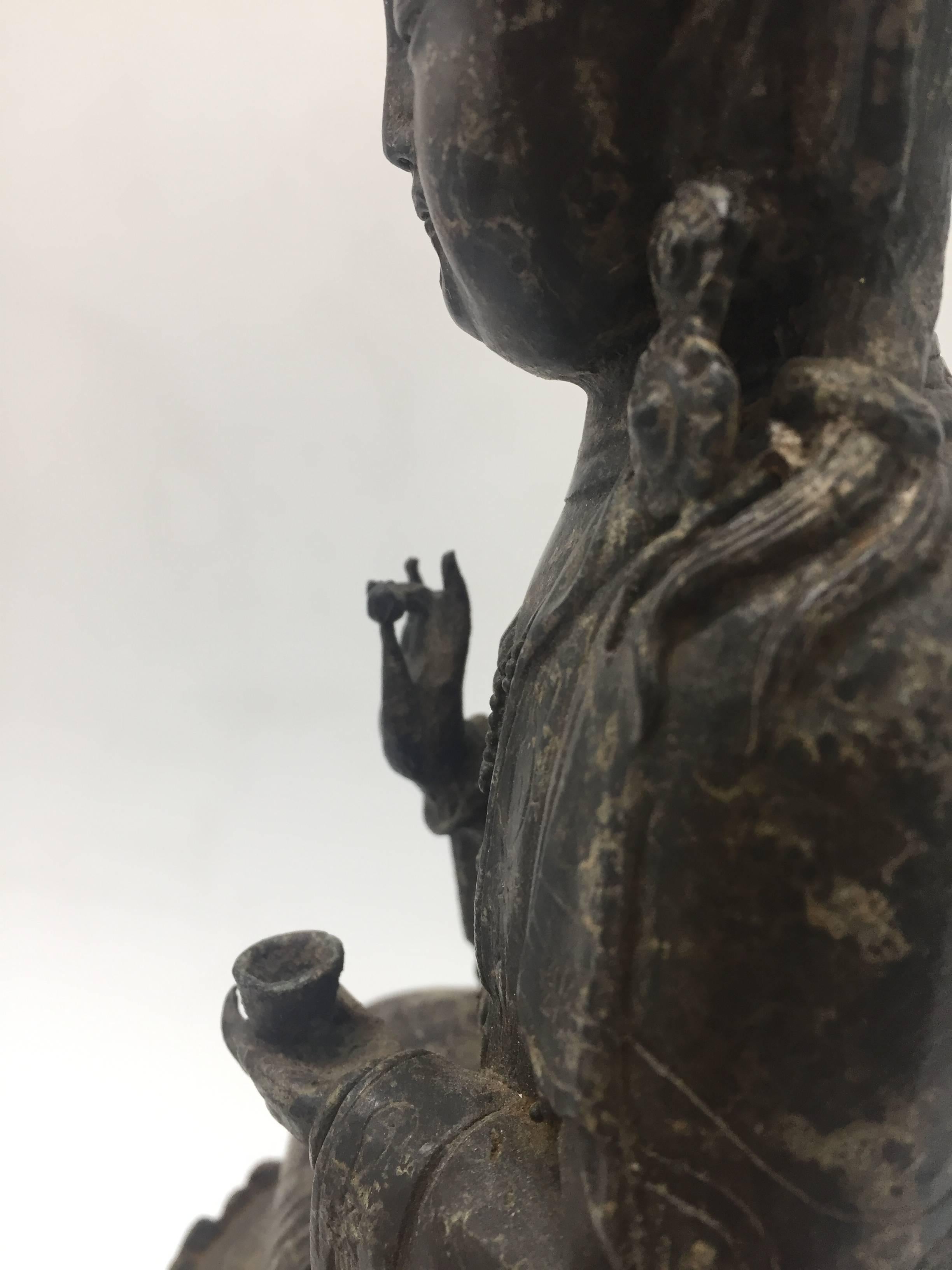 Antique Bronze Buddha Statue on Lotus Seat In Good Condition For Sale In SOMIS, CA