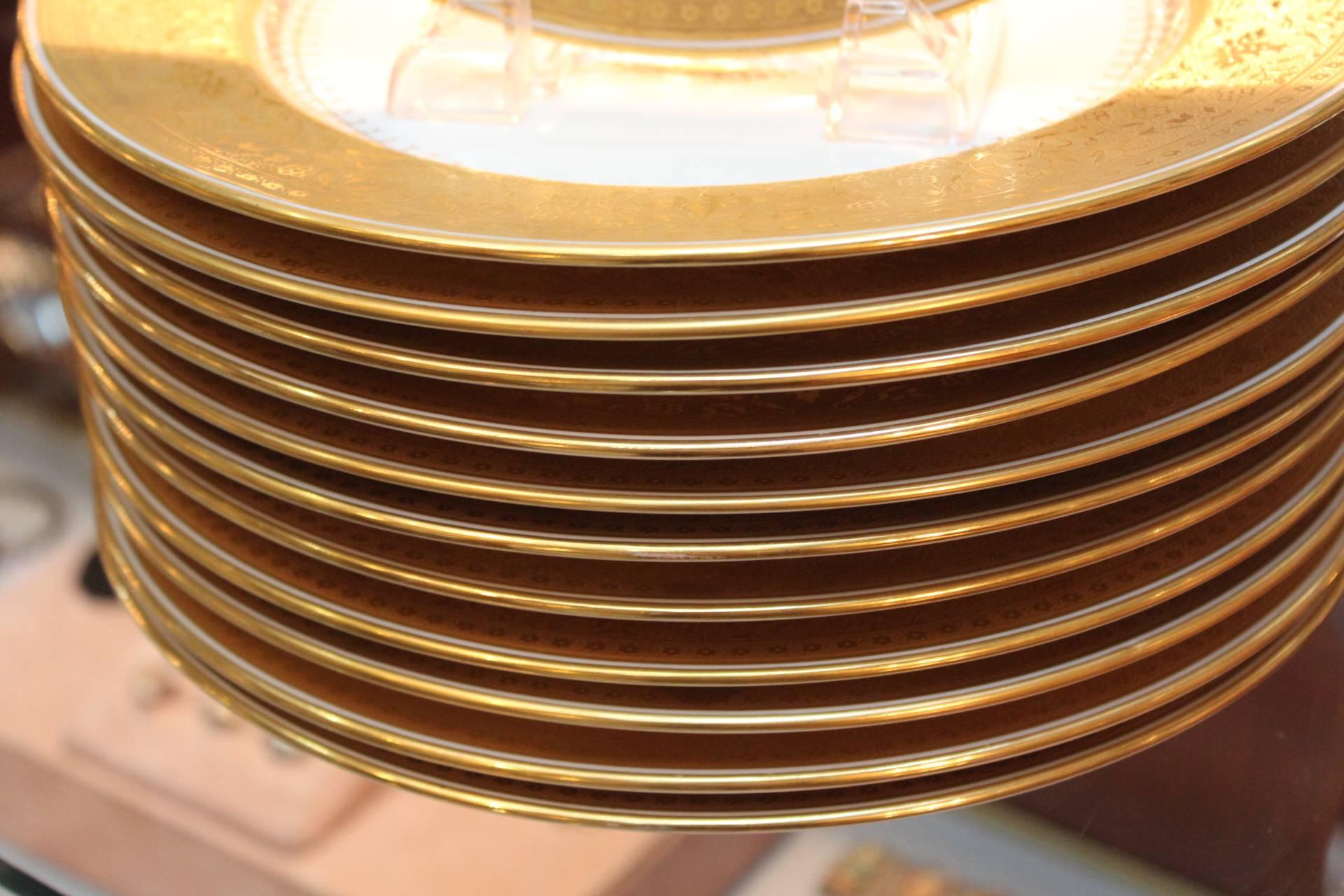20th Century Antique and Elegant Set of 12 French Gold Encrusted Service or Dinner Plates