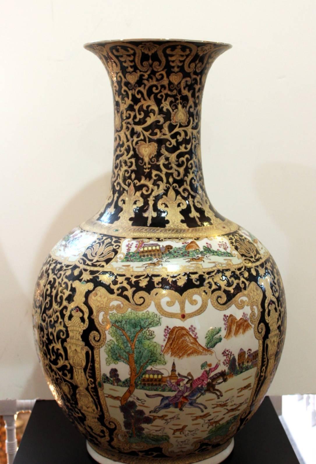 Large Pair of Chinese Porcelain Bulbous Floor Vases In Excellent Condition In Lambertville, NJ