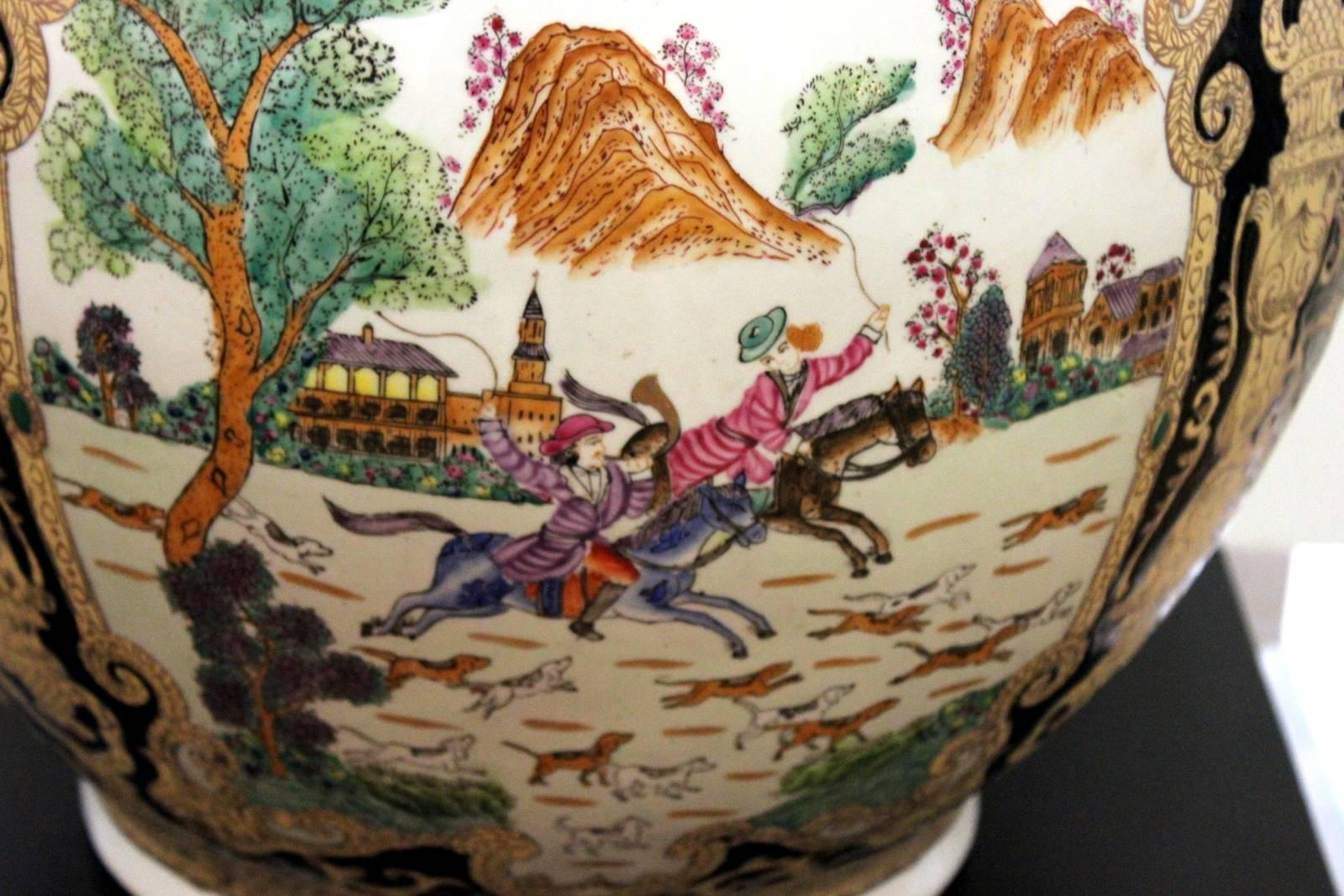 Large Pair of Chinese Porcelain Bulbous Floor Vases 3