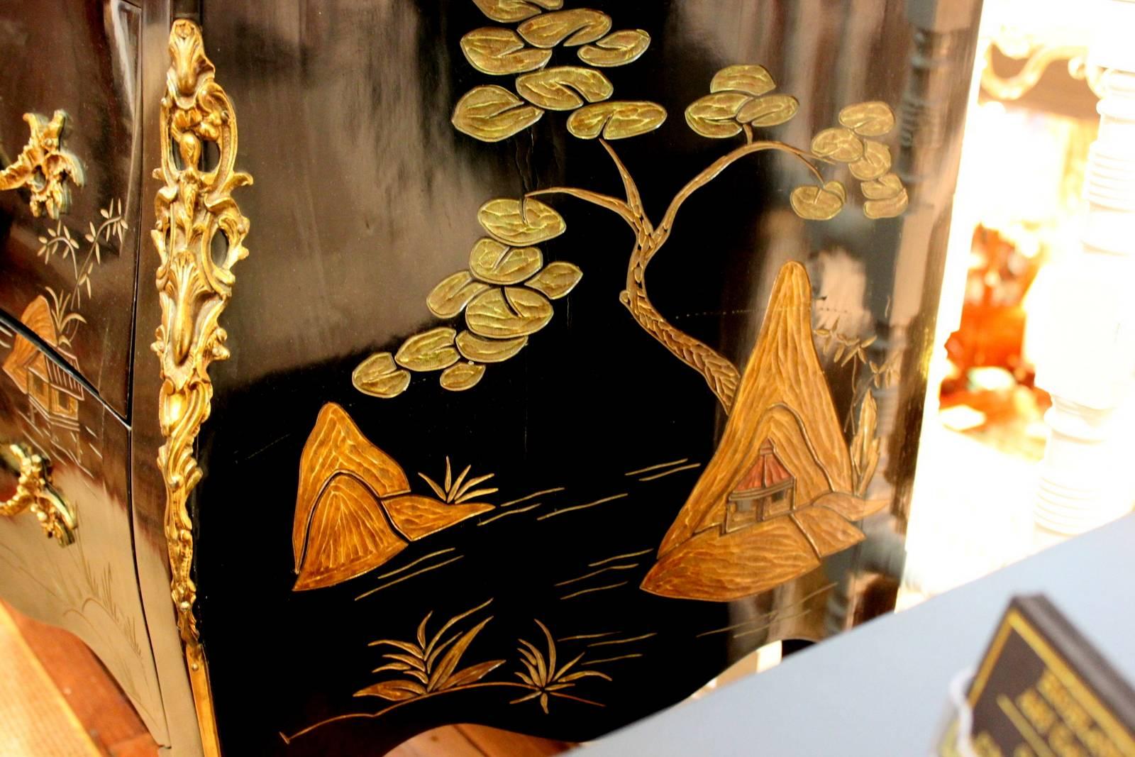 Chinoiserie Lacquered Bombe Chest with Marble Top In Excellent Condition In Lambertville, NJ