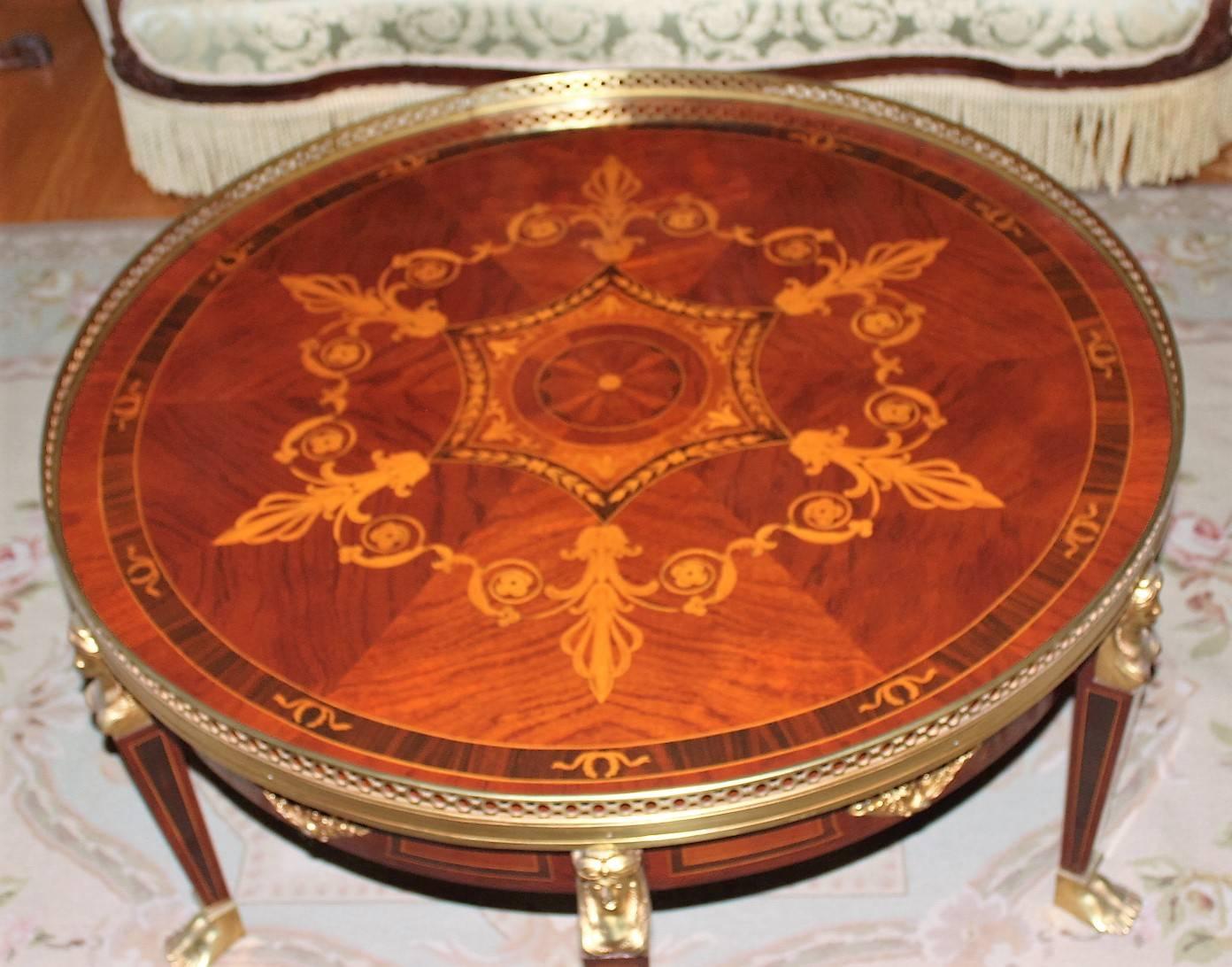 French Empire Round Inlaid Coffee Table In Excellent Condition In Lambertville, NJ