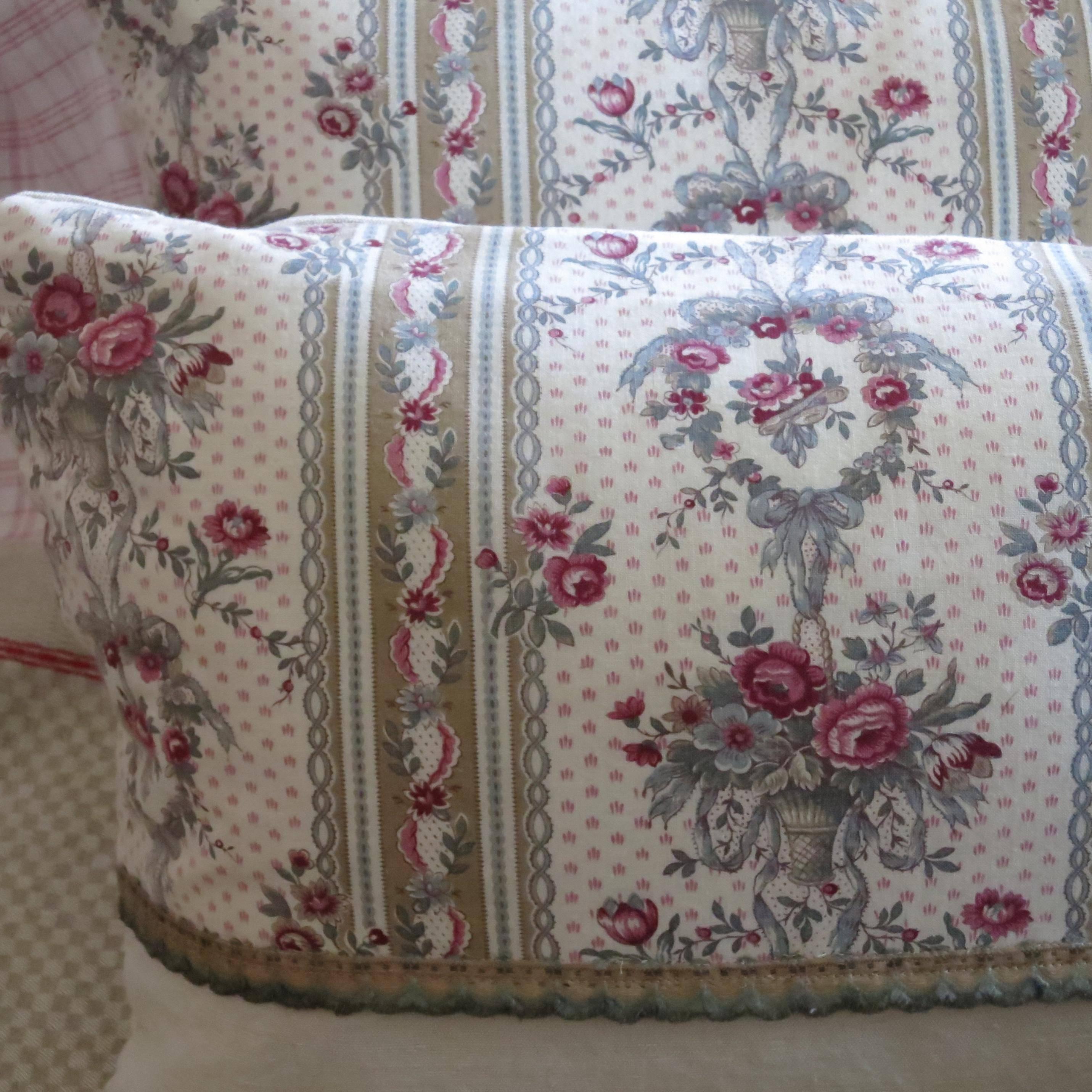 Pair of 19th Century Antique French Block Printed Textile Pillows In Excellent Condition In Lambertville, NJ