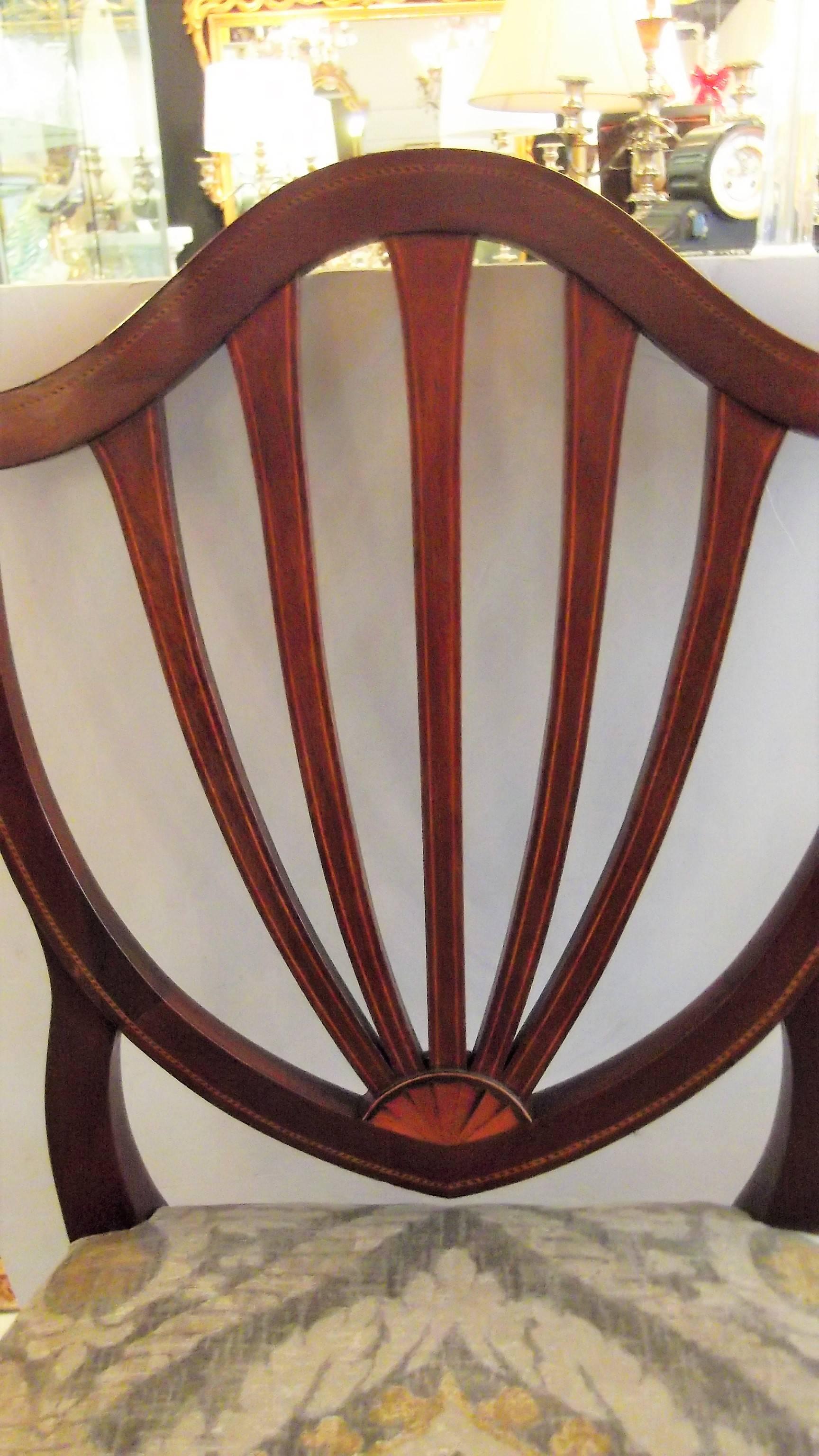 Set of Six Hepplewhite Shield Back Dining Chairs In Excellent Condition In Lambertville, NJ