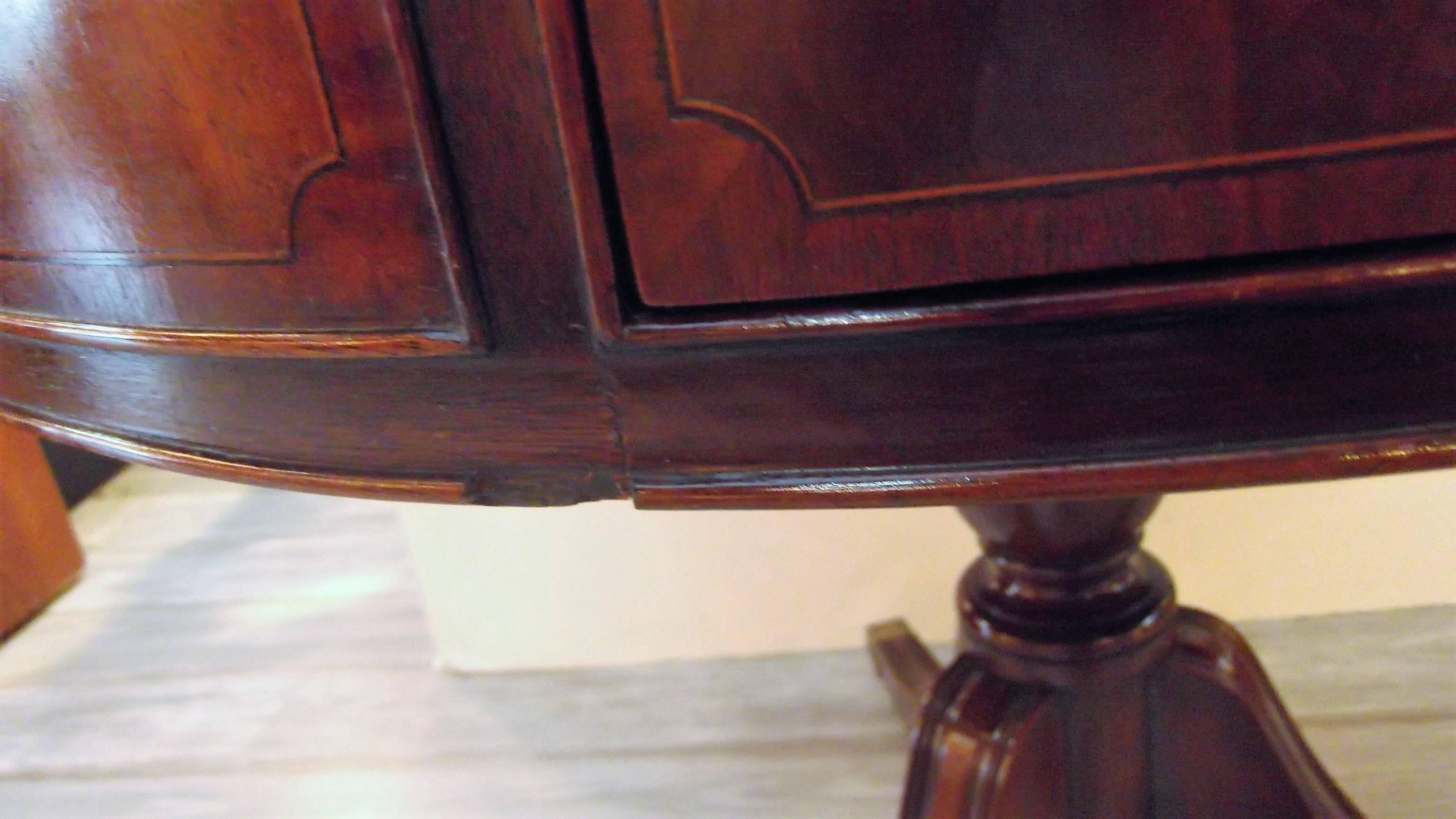 20th Century Mahogany and Leather Round Rent Table