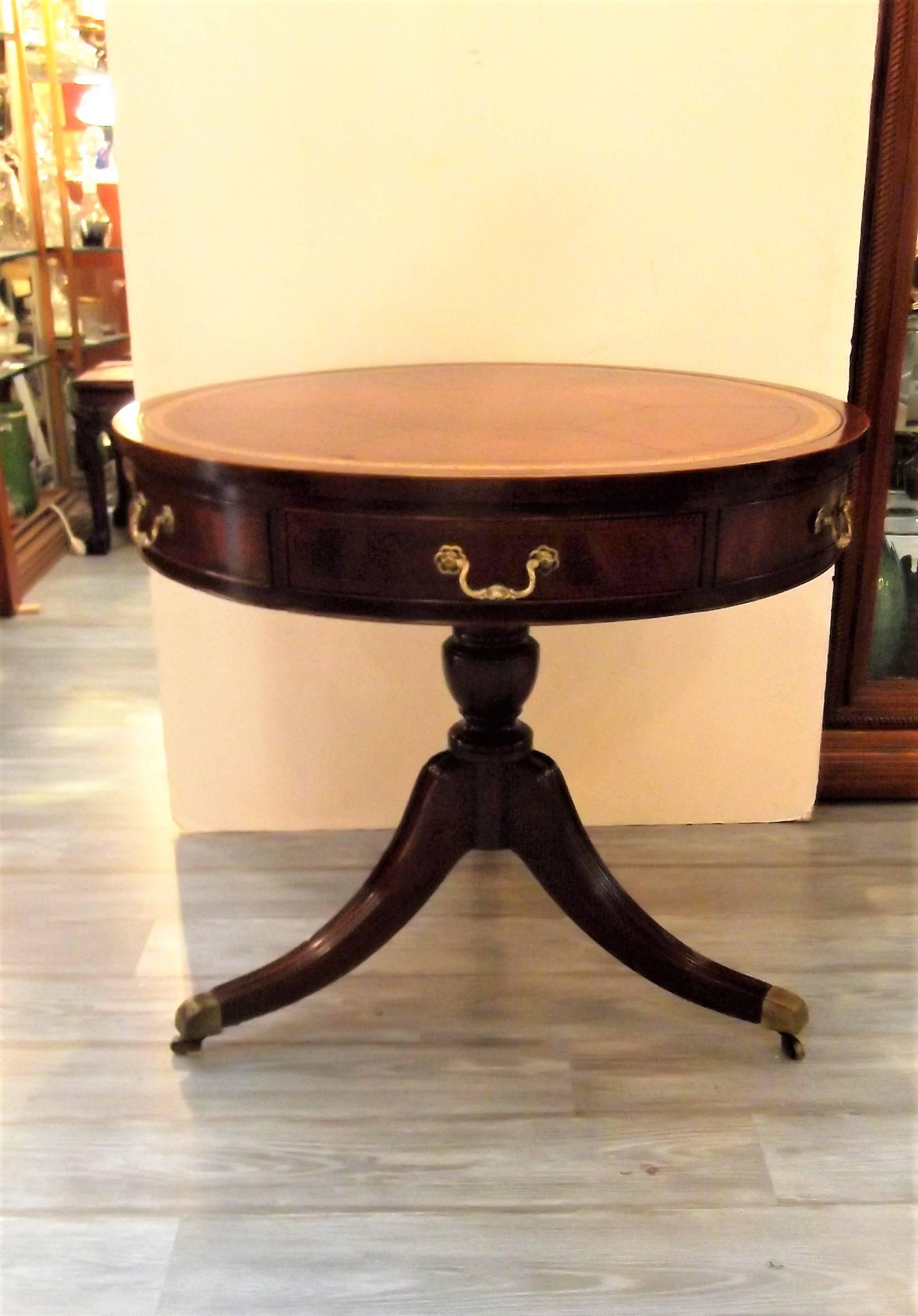 Mahogany and Leather Round Rent Table 4