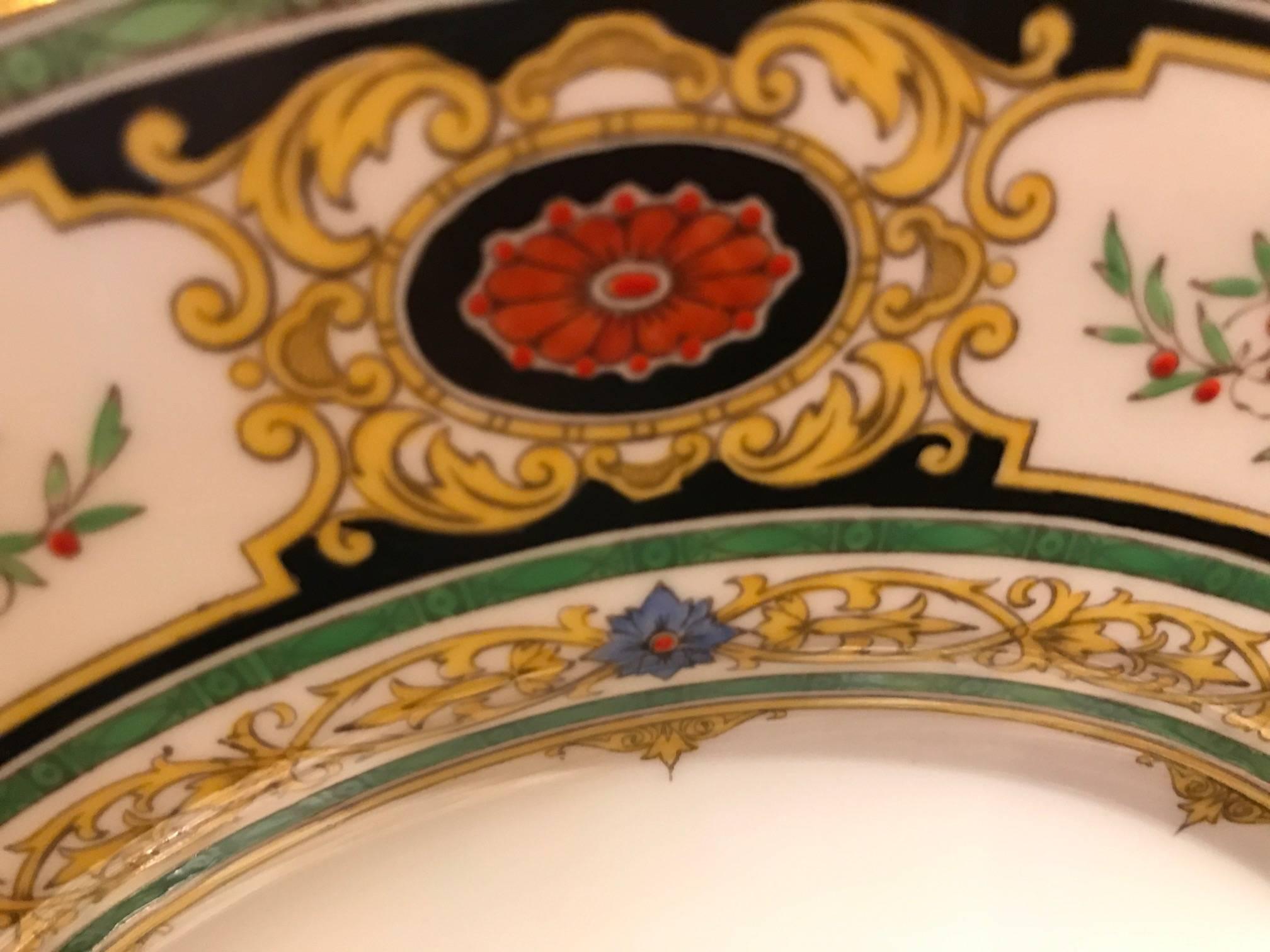 Set of 12 Hand-Painted English Dinner Service Plates by Minton In Excellent Condition In Lambertville, NJ