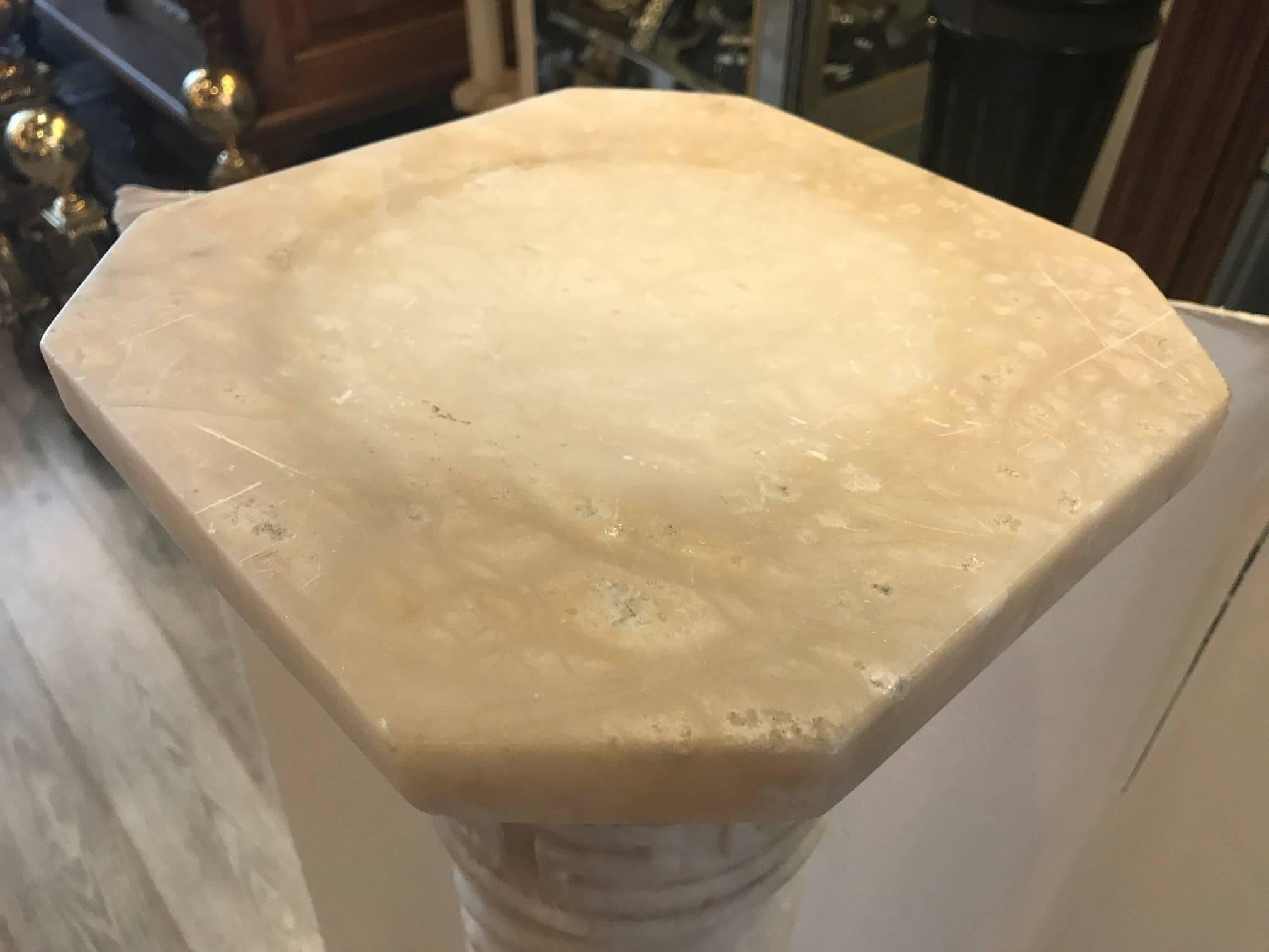 Elegant neoclassic hand-carved Italian marble pedestal. The spiral top, with Greek key centre and ribbed lower body supported by a neoclassic base. The display surface is 10 by 10 inches.