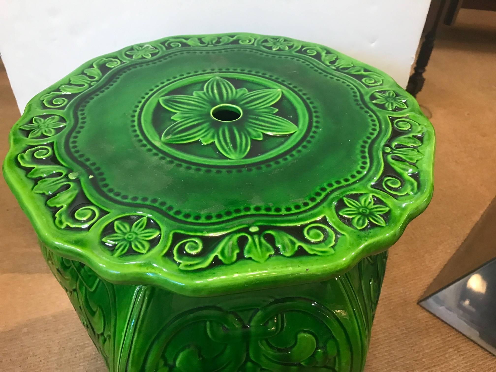 19th Century English Majolica Garden Seat by Minton In Excellent Condition In Lambertville, NJ