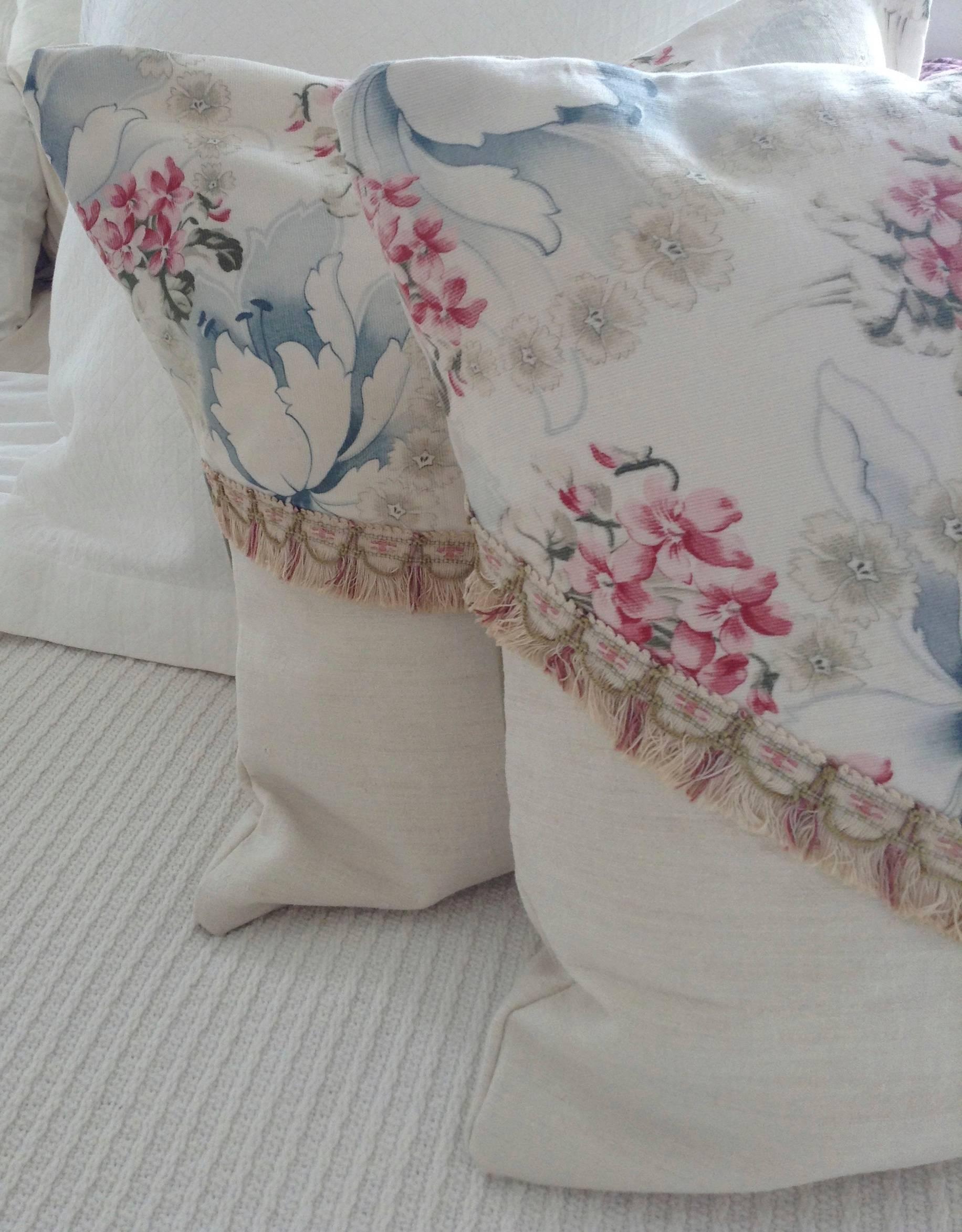 Pair of French Printed Cotton and Homespun Linen Pillows In Excellent Condition In Lambertville, NJ