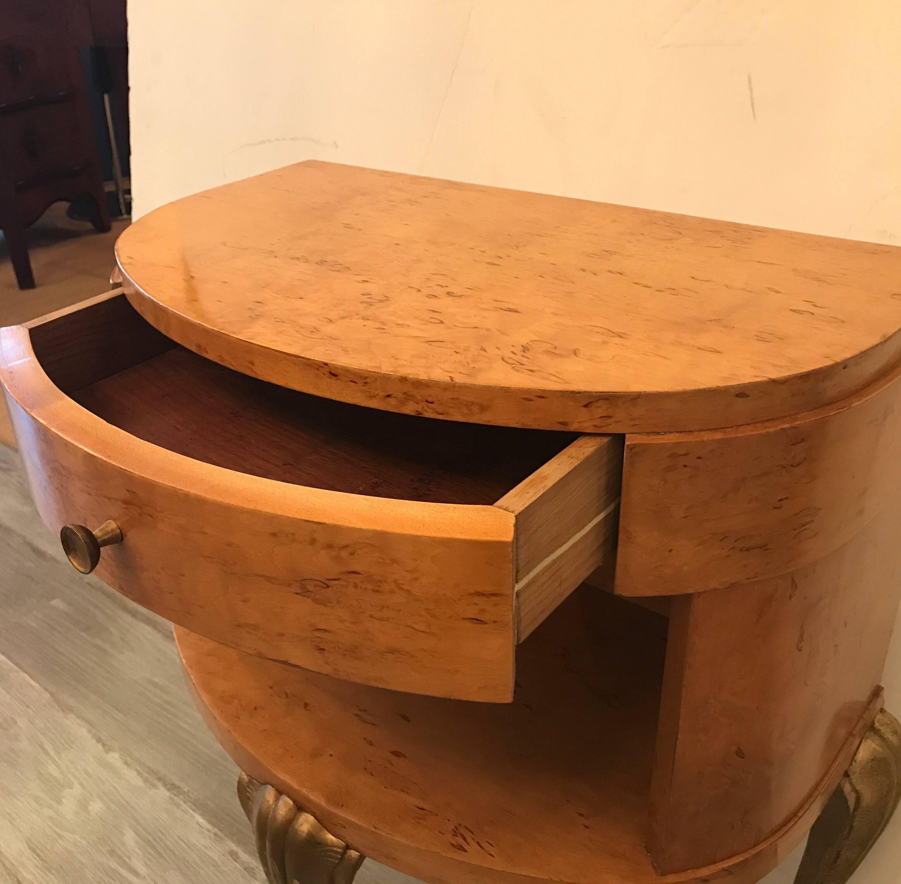 Pair of Blonde and Parcel Gilt Nightstands In Excellent Condition In Lambertville, NJ