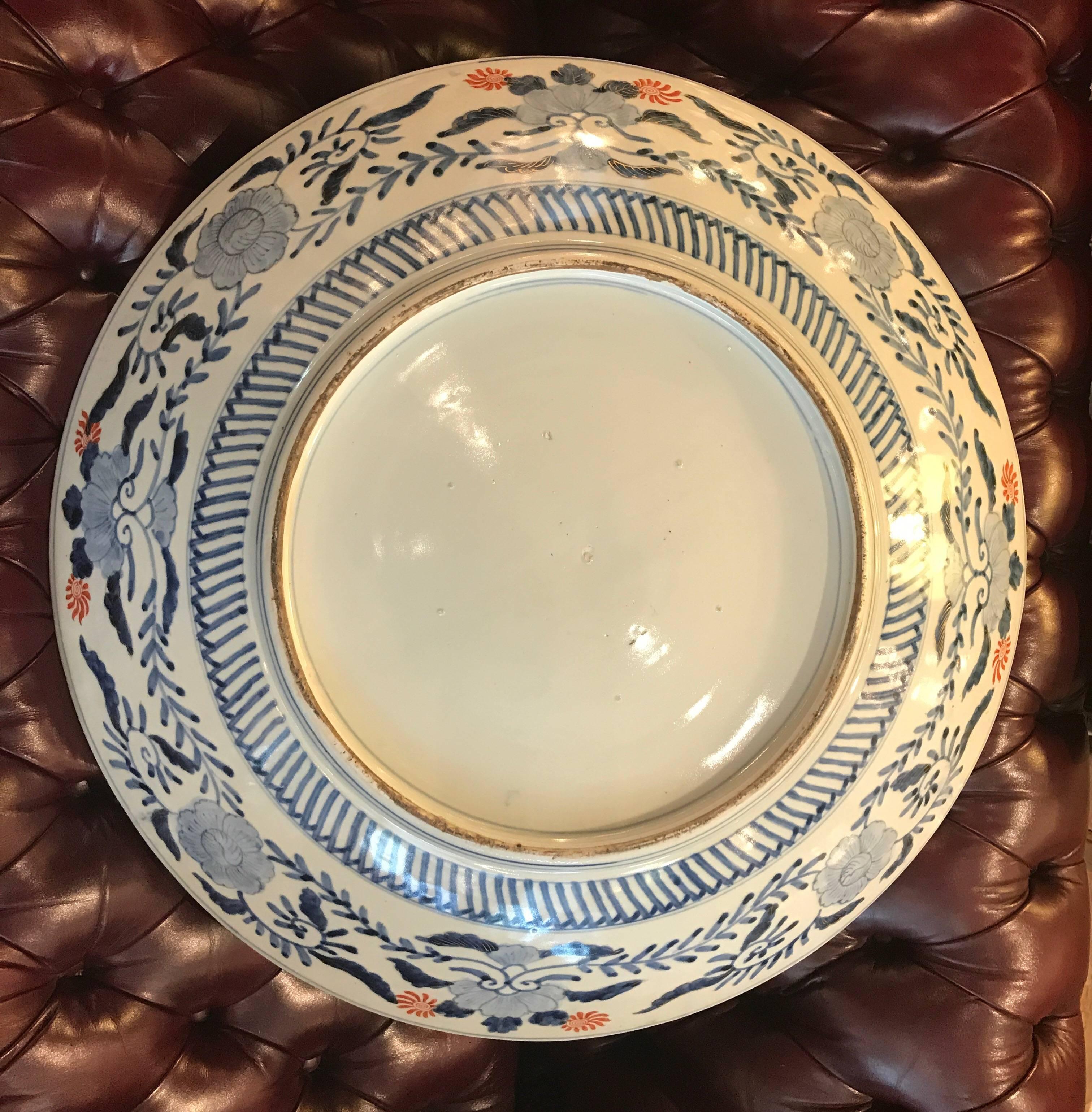 Very Large 19th Century Imari Charger In Excellent Condition In Lambertville, NJ