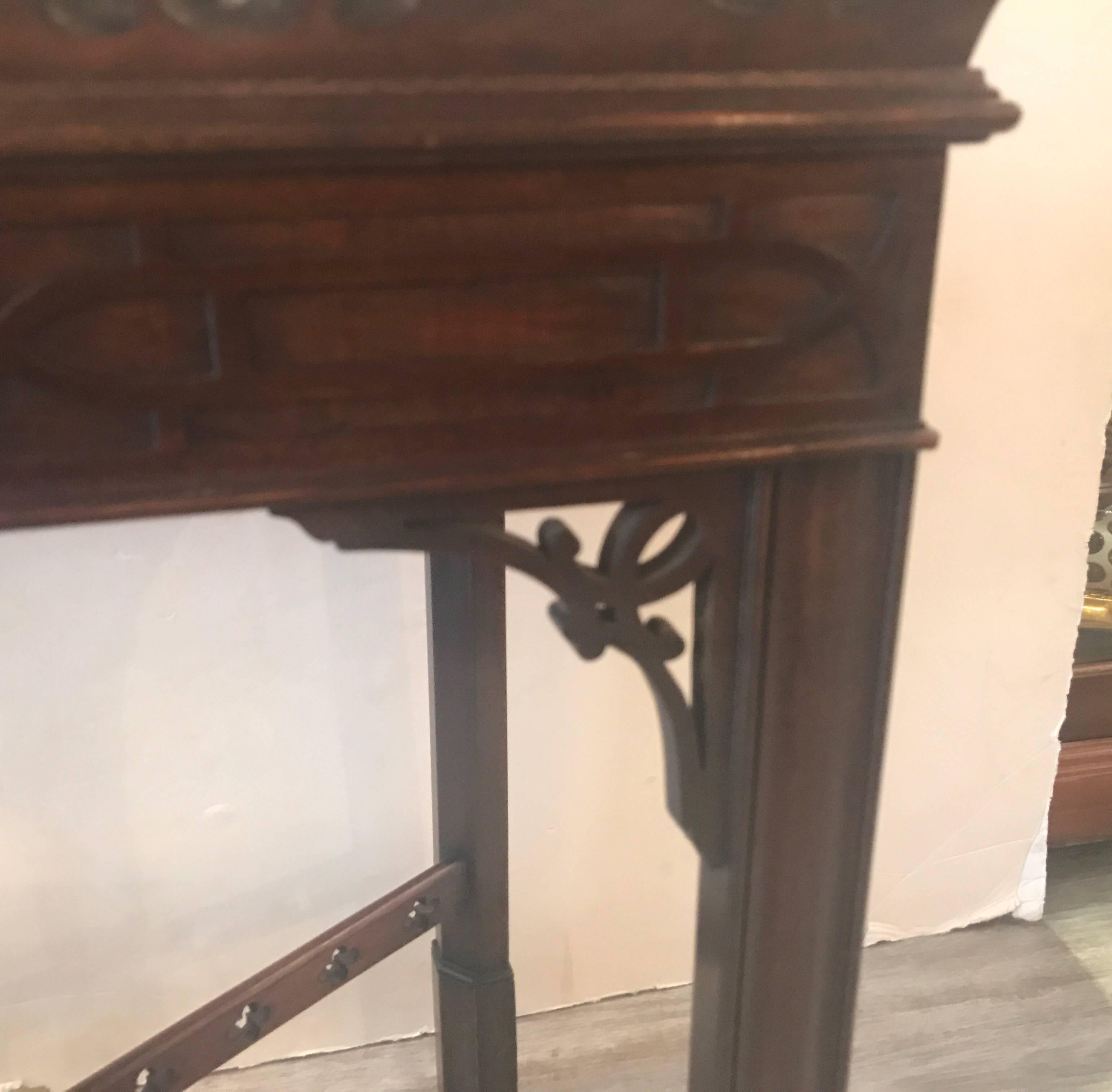 Mahogany Carved Small Chinese Chippendale Tea Table In Excellent Condition In Lambertville, NJ