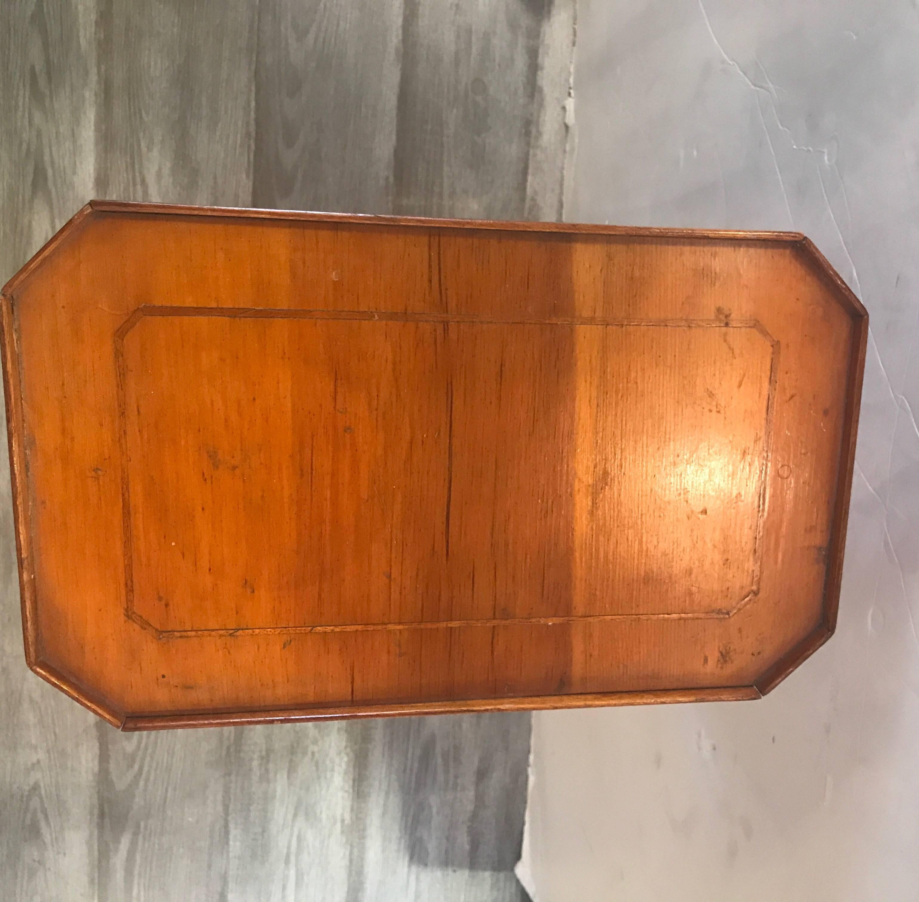 Small Biedermeier 19th Century Drinks Side Table In Excellent Condition In Lambertville, NJ