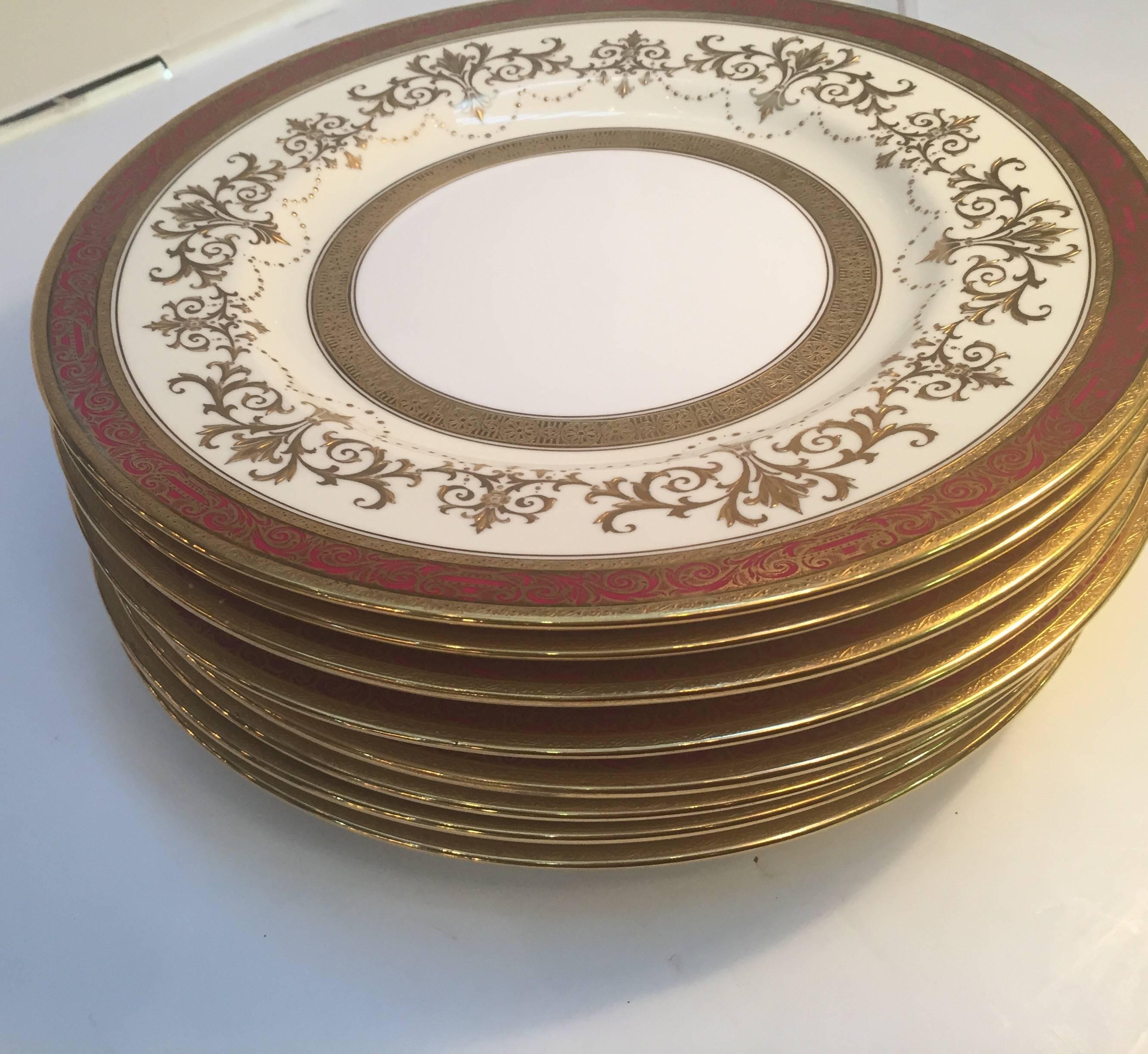 Set of Eight English Minton Raised Gilt Border Service Dinner Plates, 1905 In Excellent Condition In Lambertville, NJ