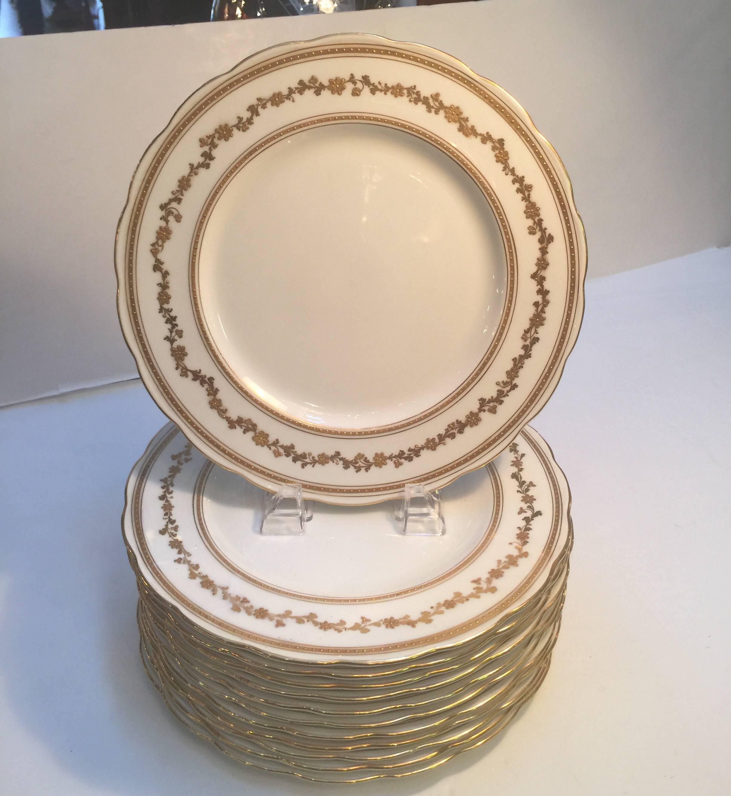 Early 20th Century Set of 12 English Dinner Service Plates