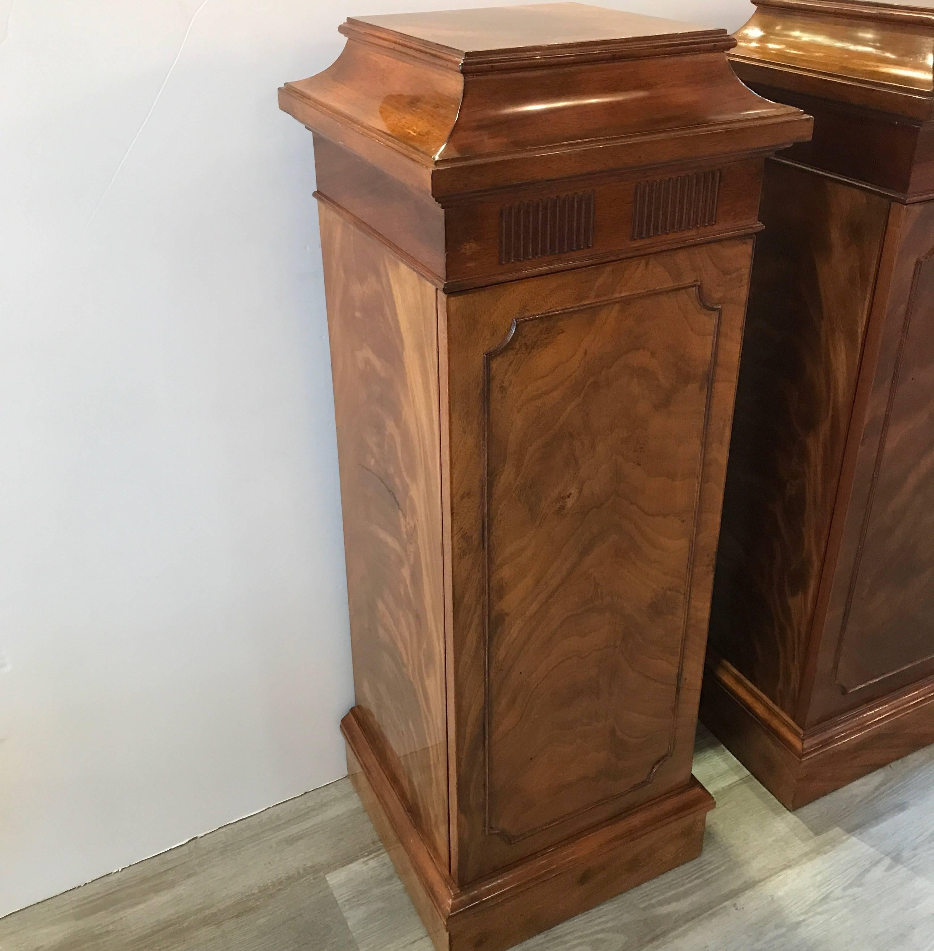 Pair of Flame Mahogany Storage Pedestals In Excellent Condition In Lambertville, NJ