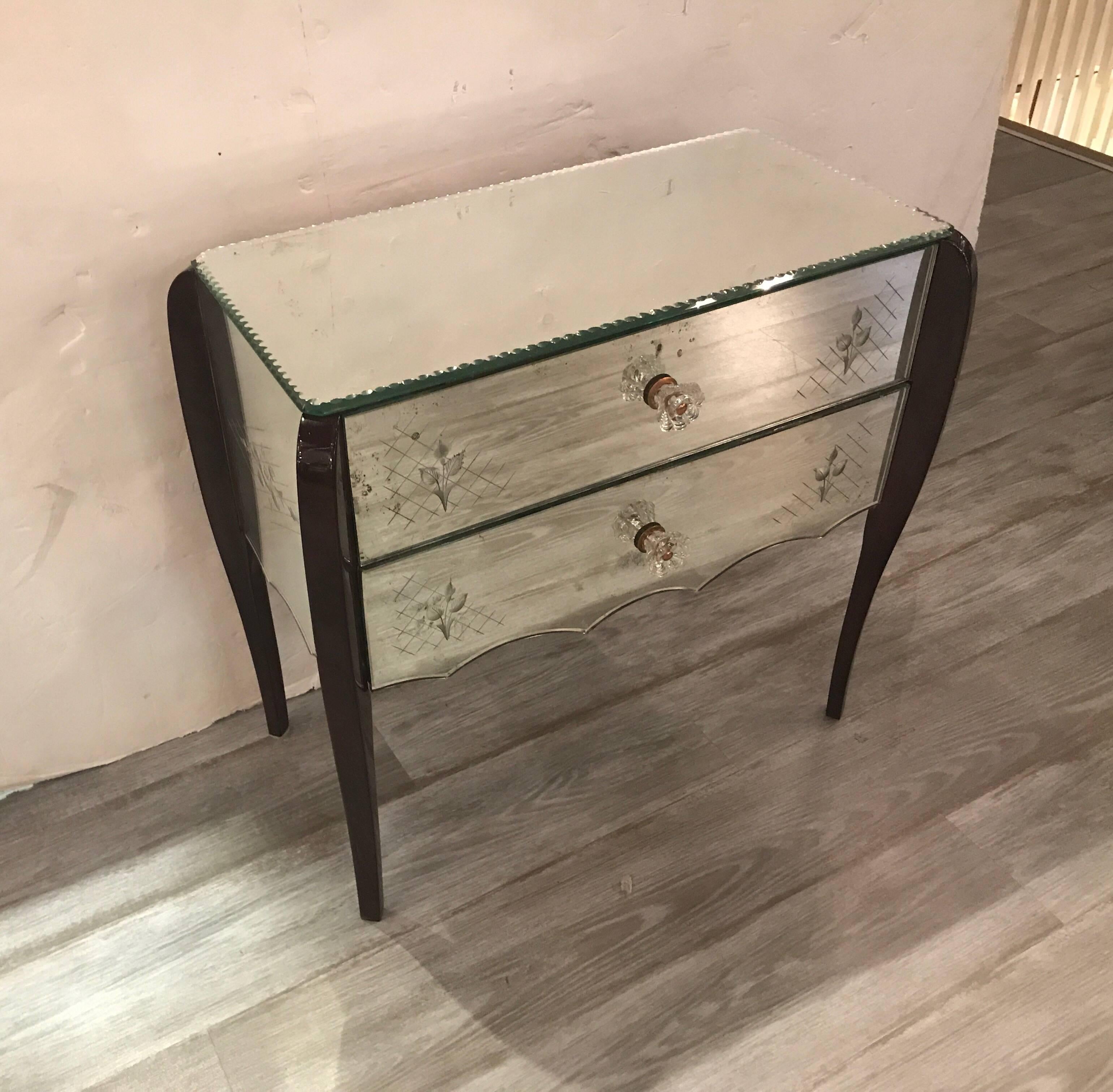 Sophisticated pair of mirrored art deco nightstands with drawers. The sleek mahogany legs with mirrored tops, sides and fronts, the sides and front with delicate etched mirrors. All original with some slight dark spots. The tops with textured nipped