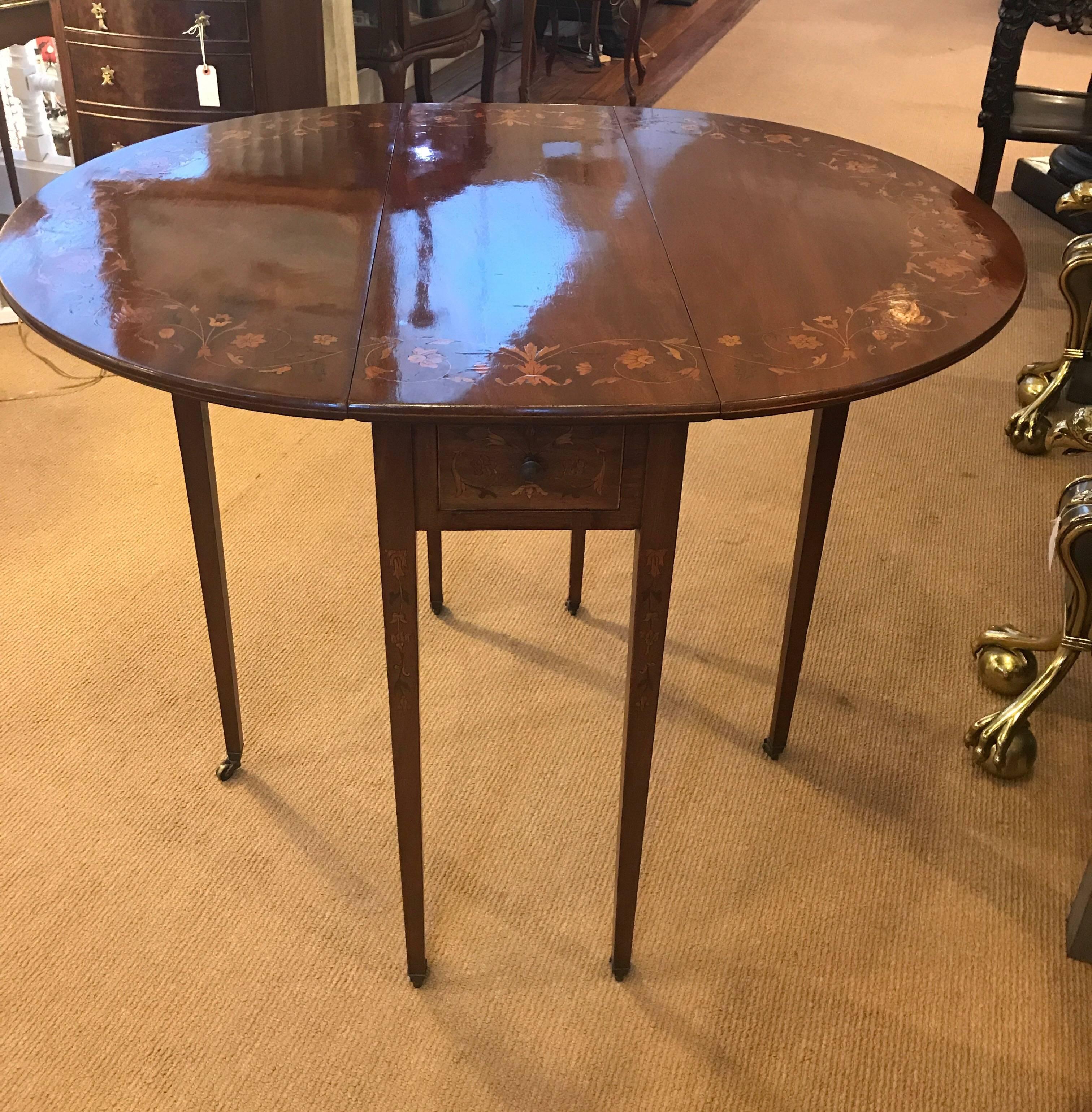 Inlaid Mahogany Drop-Leaf Table In Excellent Condition In Lambertville, NJ