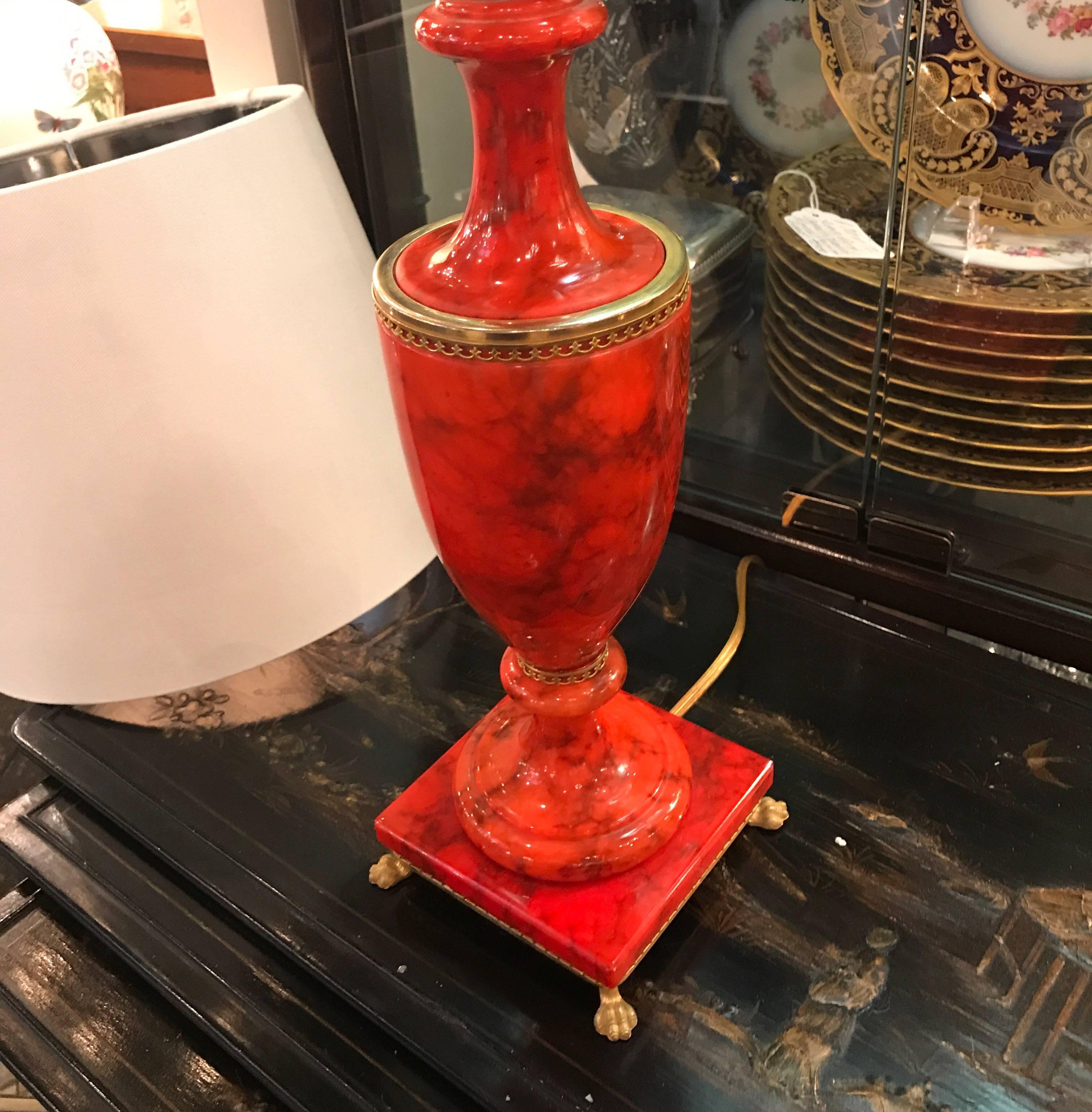 A Pair of Red Polished Italian Alabaster Urn Lamps In Excellent Condition In Lambertville, NJ