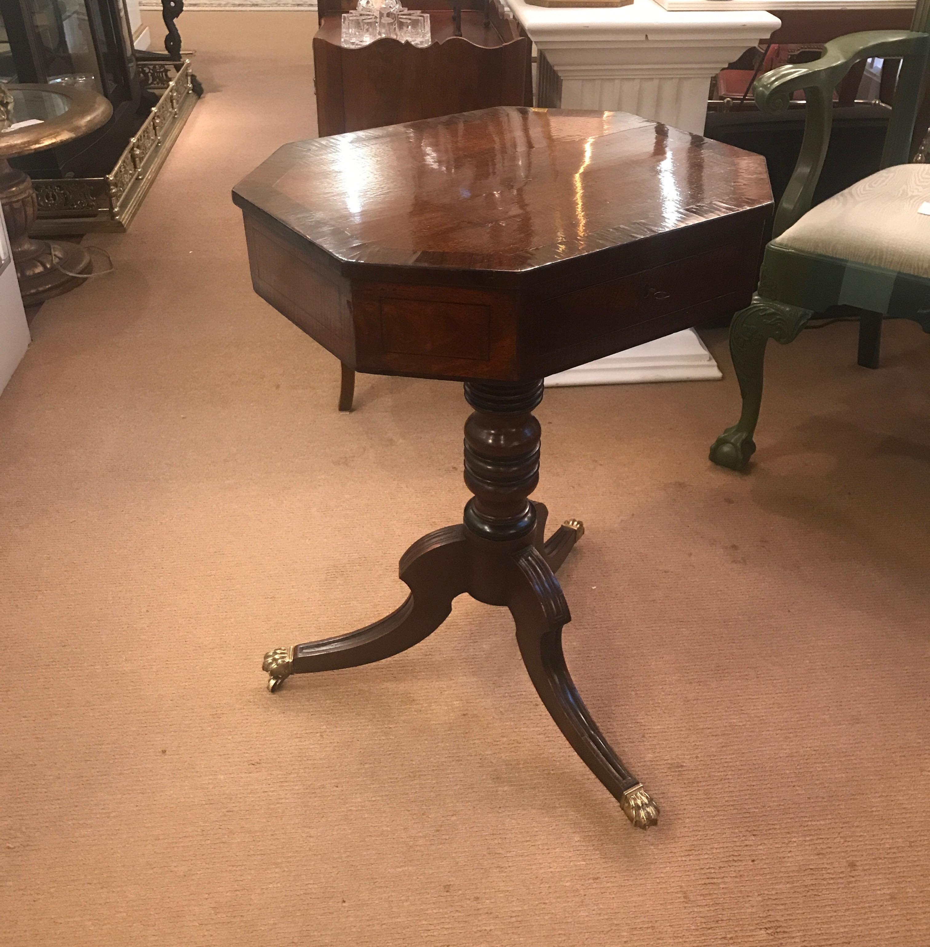 Antique English Regency Mahogany Octagonal Accent Table In Good Condition In Lambertville, NJ
