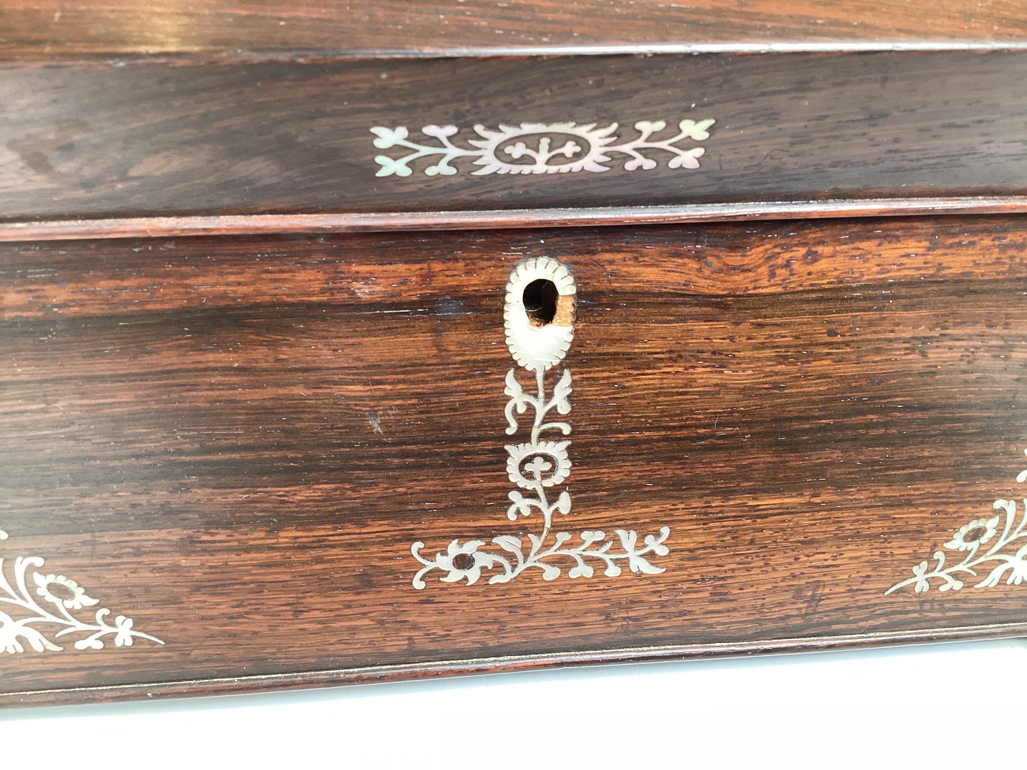 Ein viktorianischer Rosenholz-Schmuck (Hochviktorianisch) im Angebot