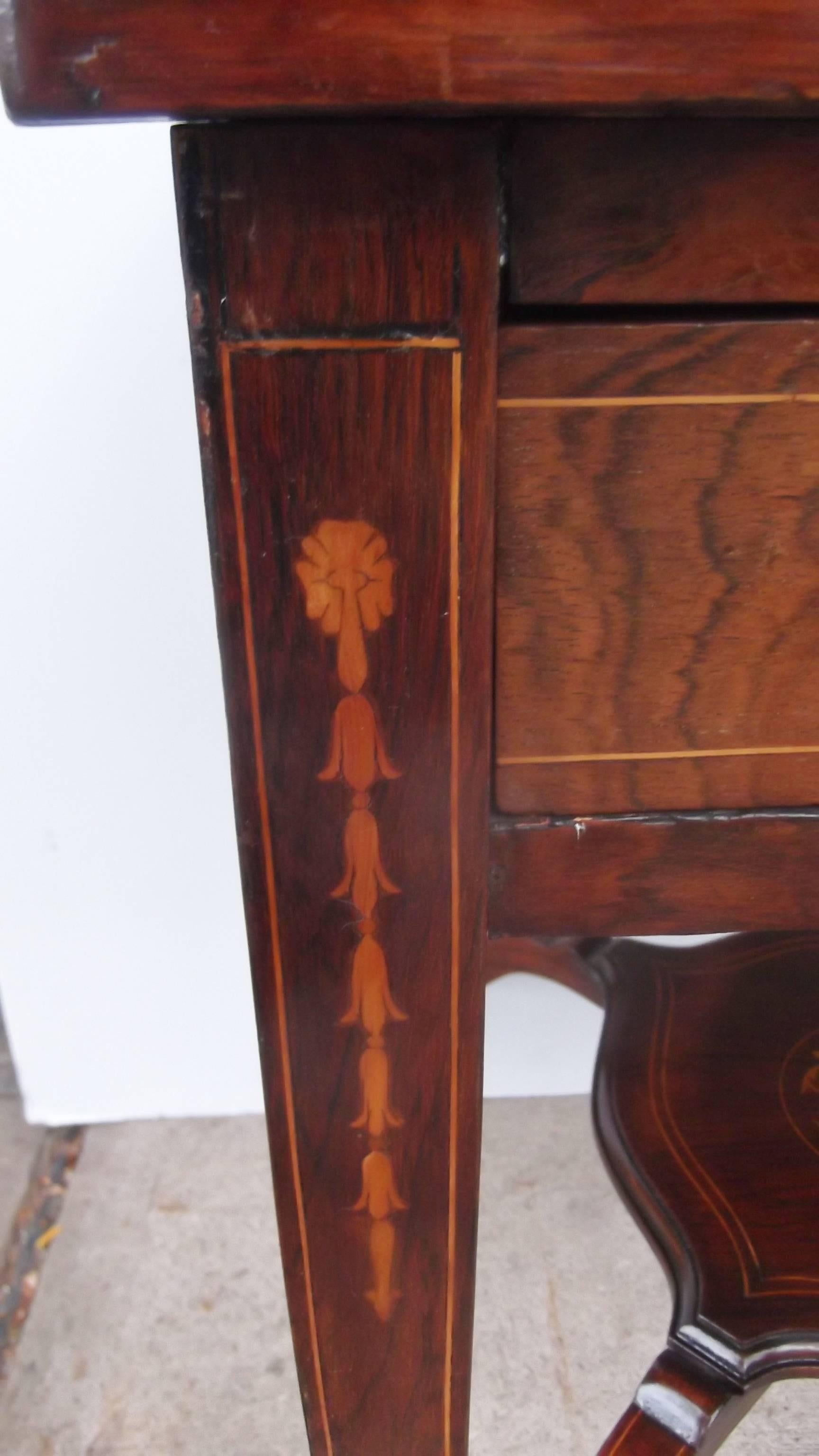 Antique English Rosewood Game Side Table with Satinwood Inlay In Excellent Condition In Lambertville, NJ