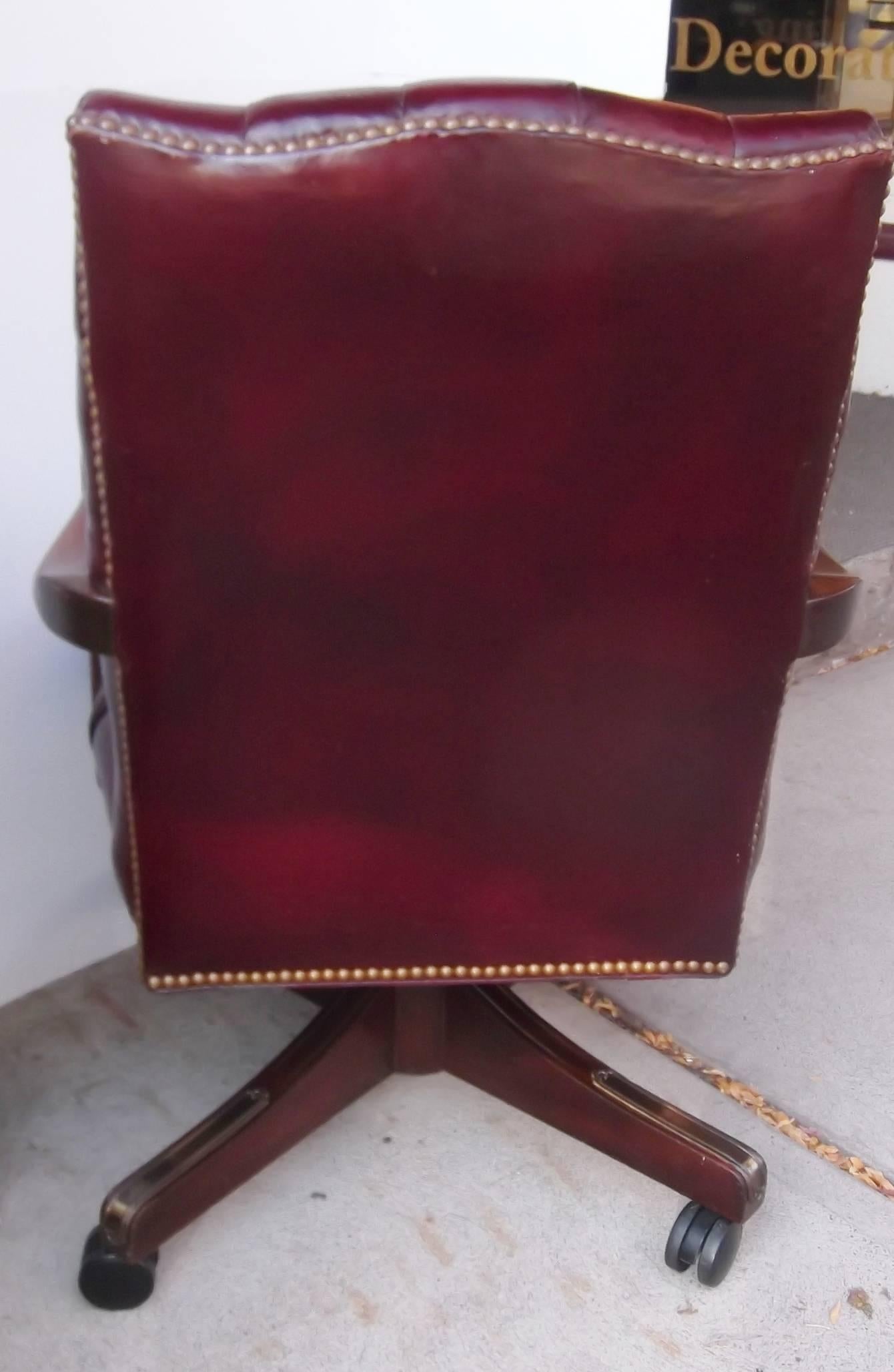 Leather Tufted Executive Chair In Excellent Condition In Lambertville, NJ