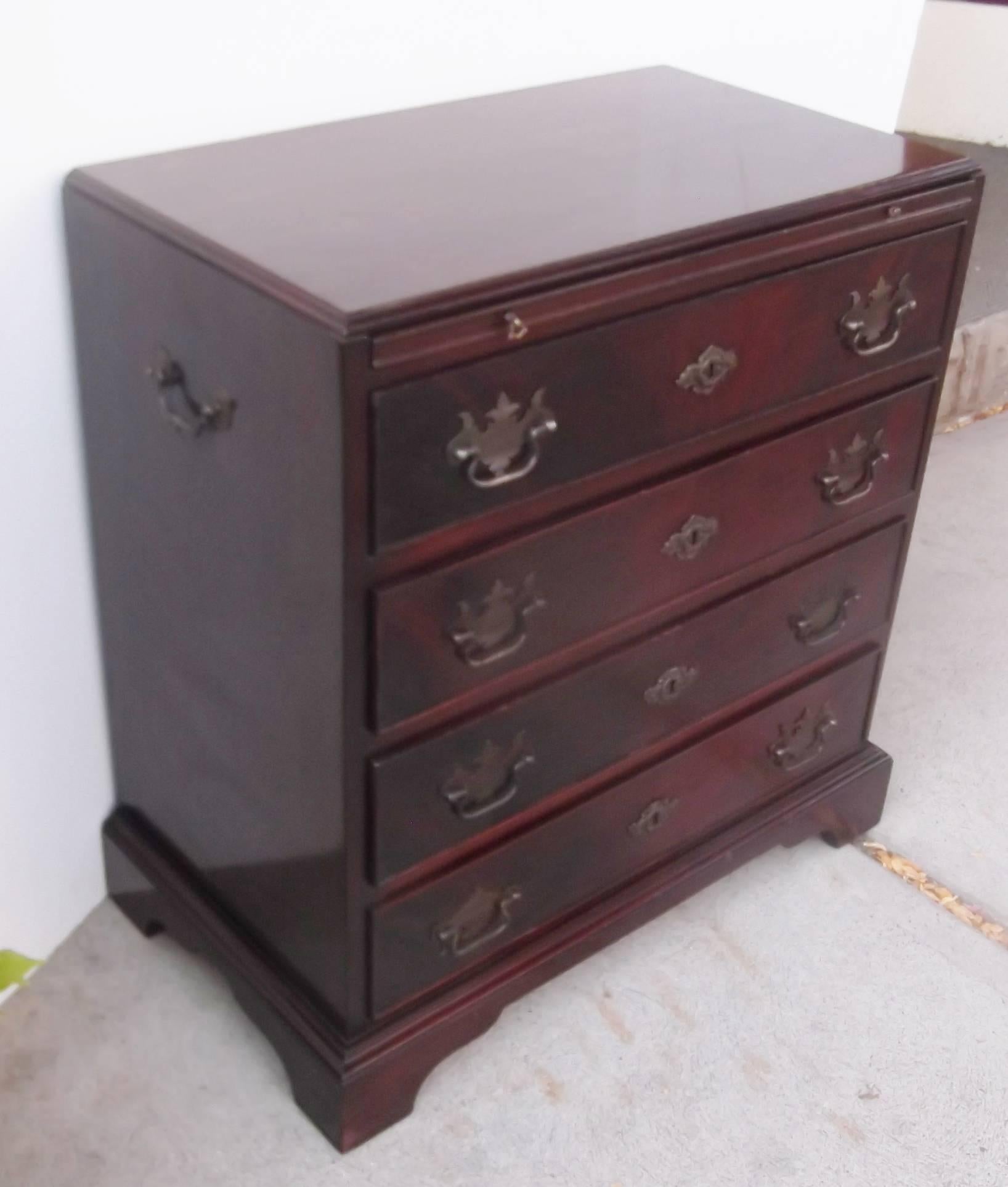 A pair of mahogany bachelors chests with leather topped pull-out tray.
Four drawers under the pull-out tray resting on four bracket feet. The finish has been newly cleaned and rubbed out to even the color and shine but still the original finish