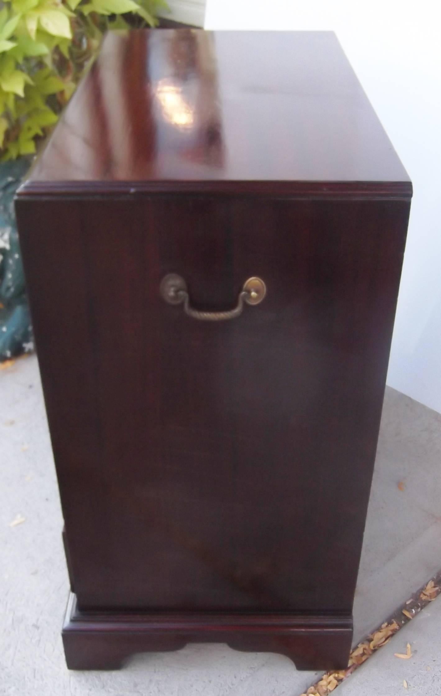 20th Century Pair of Mahogany Bachelors Chests Night Stands
