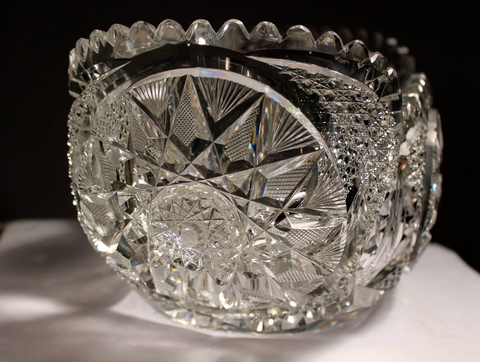 19th Century American Cut-Glass Center Bowl In Good Condition In Lambertville, NJ