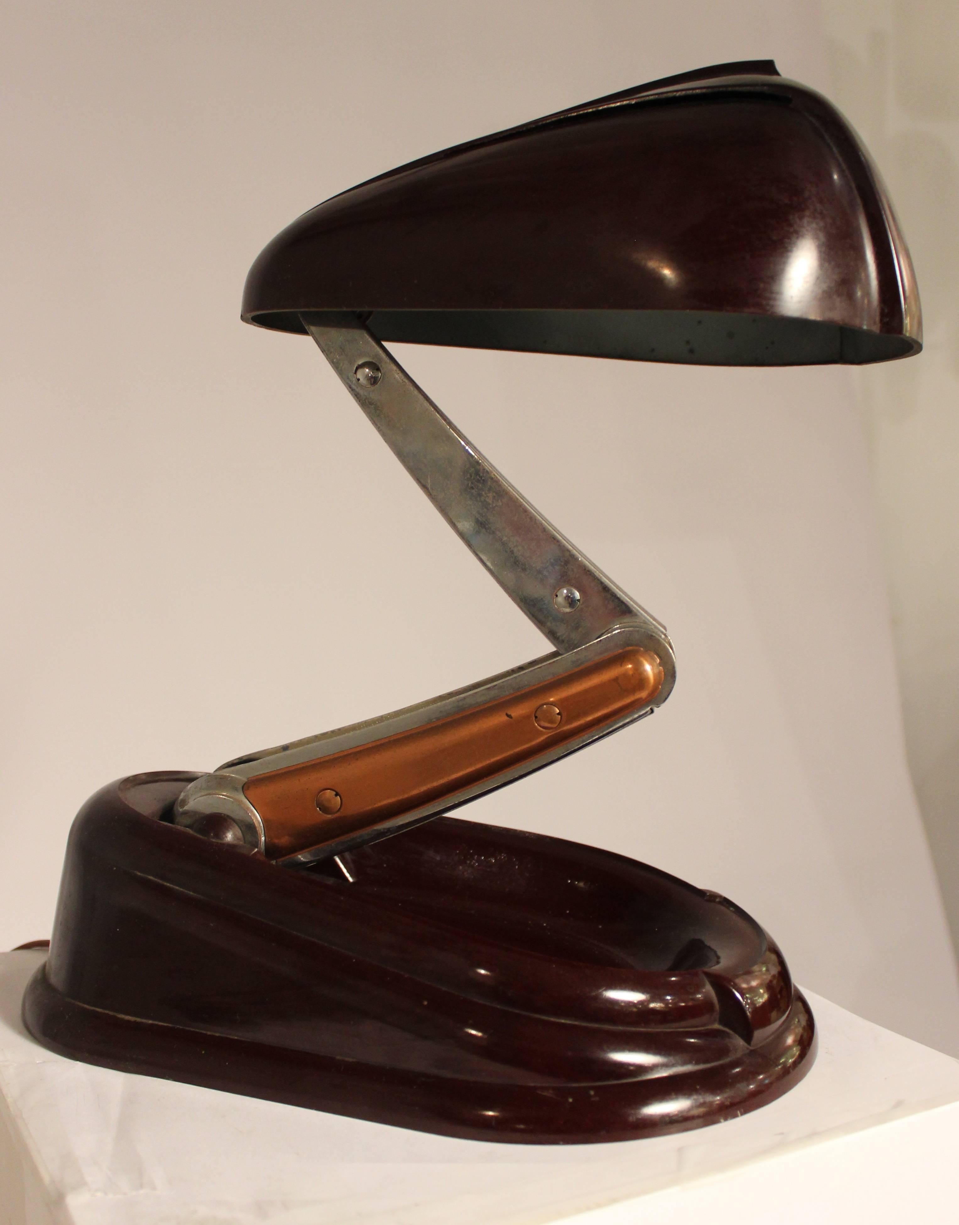 Made by the French company Jumo, considered a post war streamline lamp design know as 