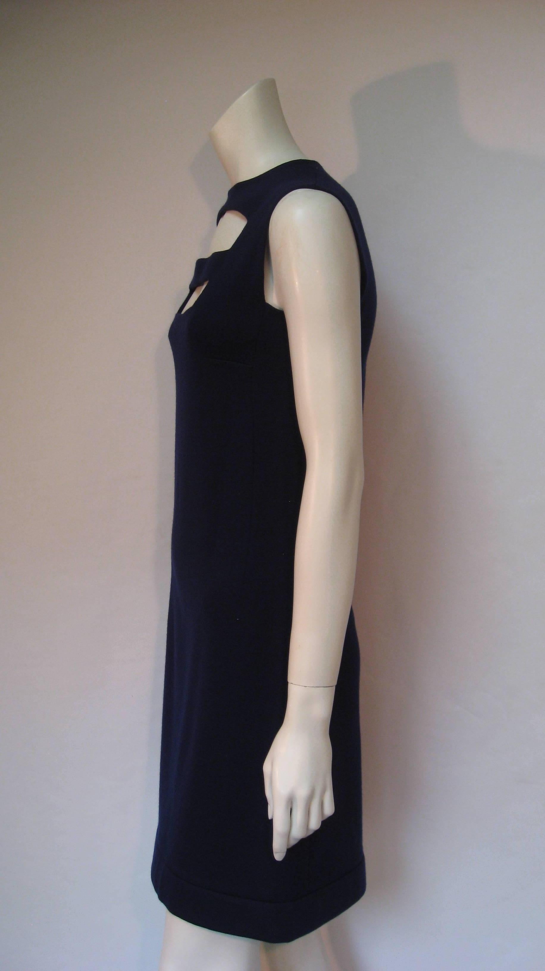 Iconic Space Age 1960s Pierre Cardin Navy Wool Shift In Excellent Condition In Lambertville, NJ