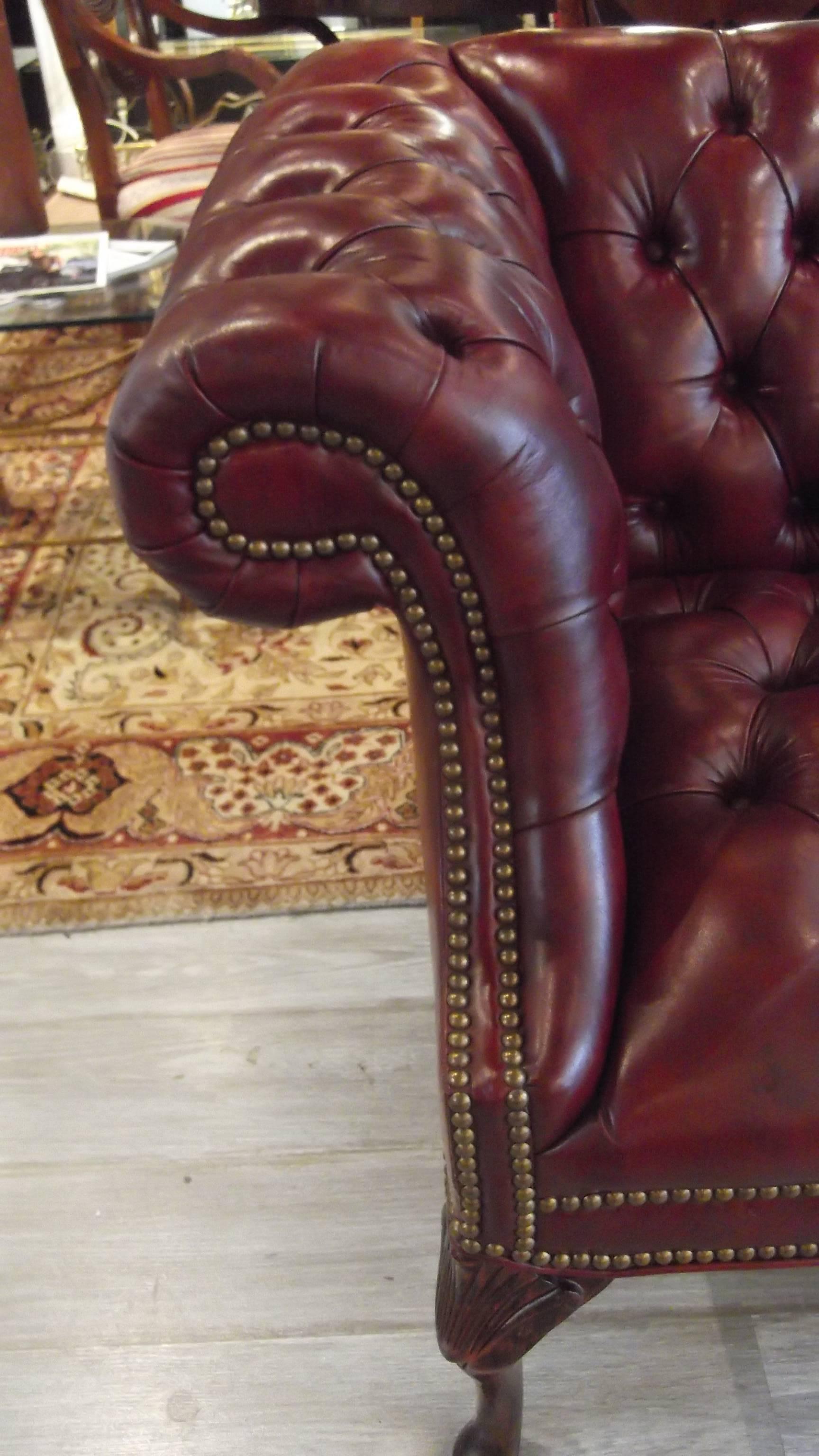 Handsome Chesterfield Camelback Leather Sofa In Excellent Condition In Lambertville, NJ