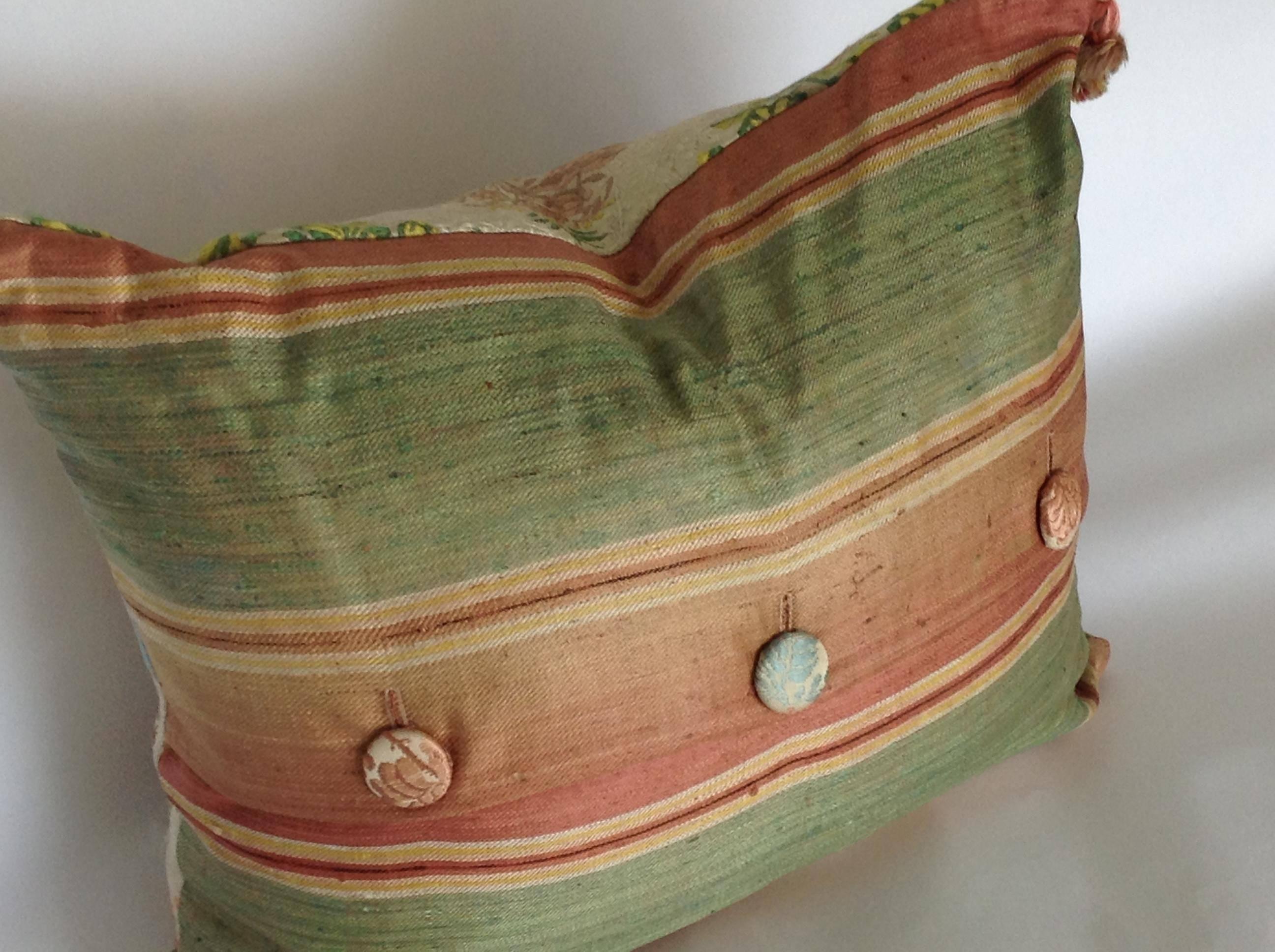 18th Century French Silk Textile Pillow With Tassels In Excellent Condition In Lambertville, NJ