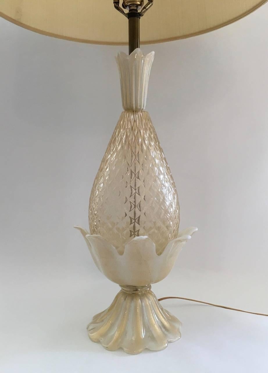 Murano Glass Pineapple Shaped Table Lamp Attributed to Barovier e Toso, Italy In Excellent Condition In Lambertville, NJ