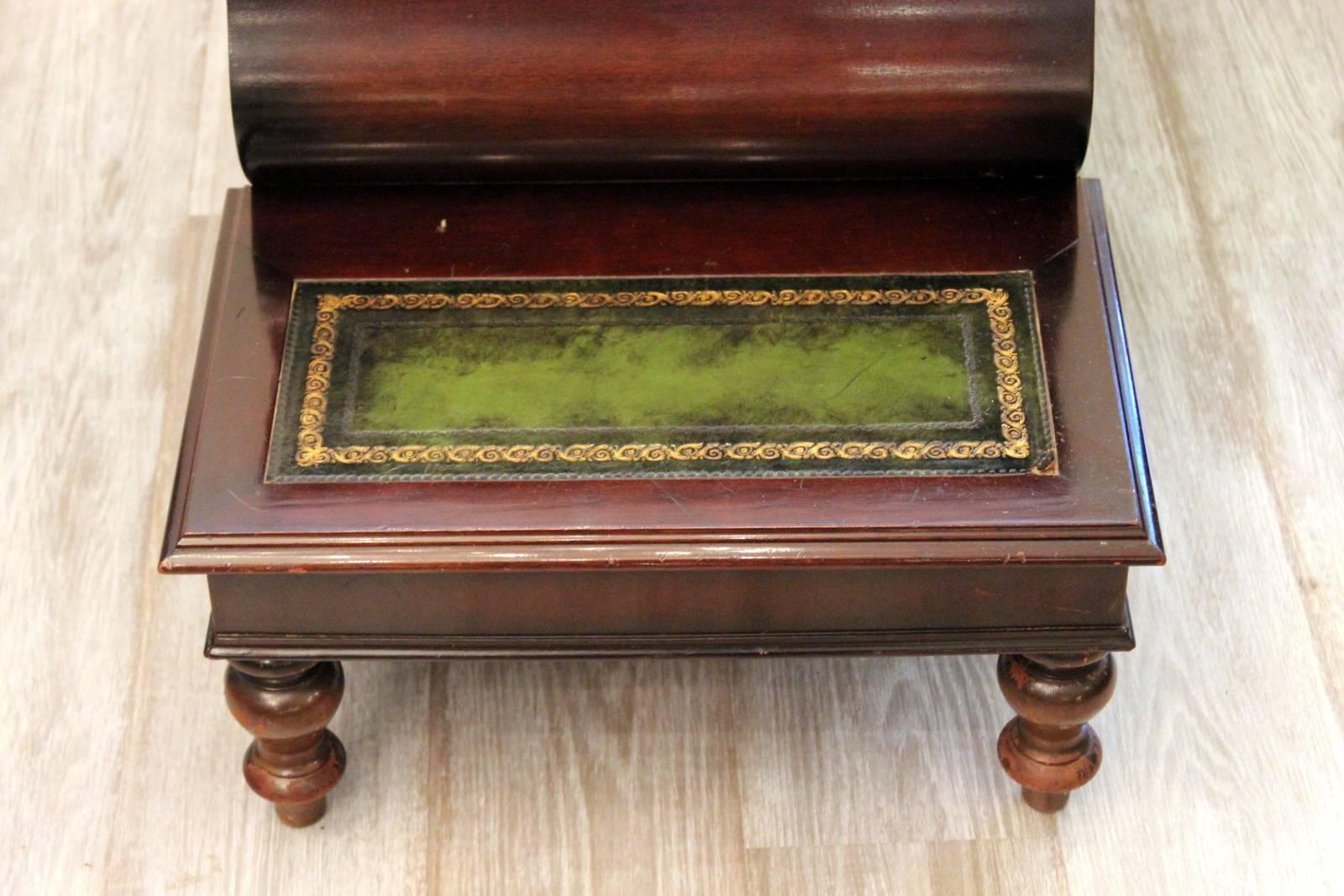 A set of mahogany and leather library steps can also be used as an end table
In William IV style
The leather appointed steps reveal one storage compartment
Each side has cast brass lion motif handles.