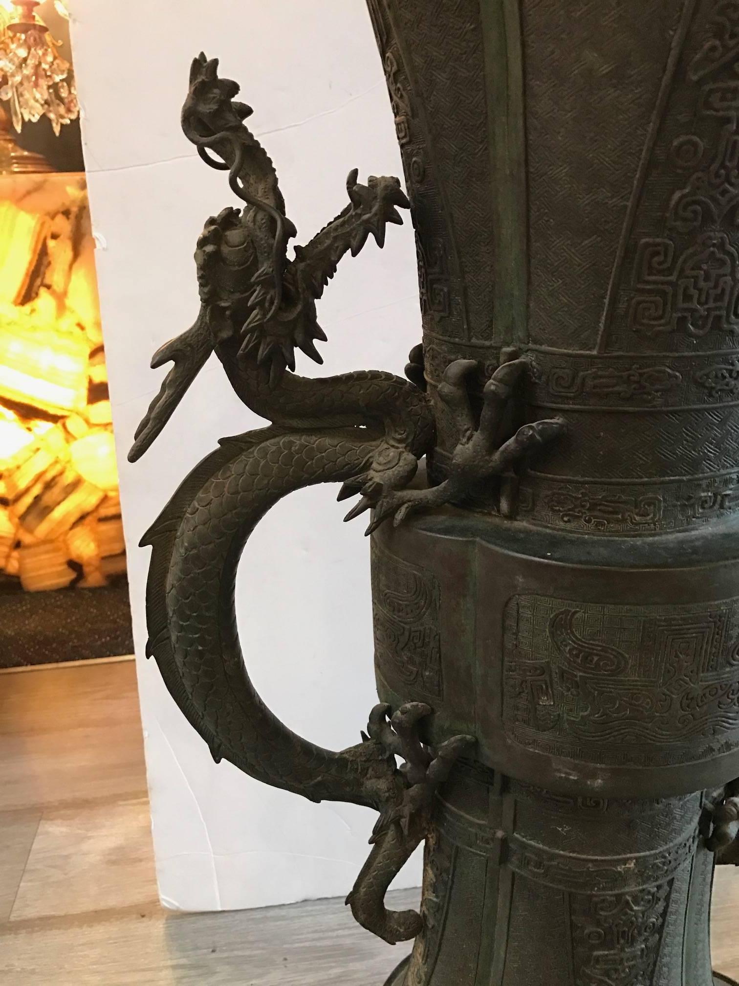 Large Bronze Japanese Palace Floor Vase In Excellent Condition In Lambertville, NJ