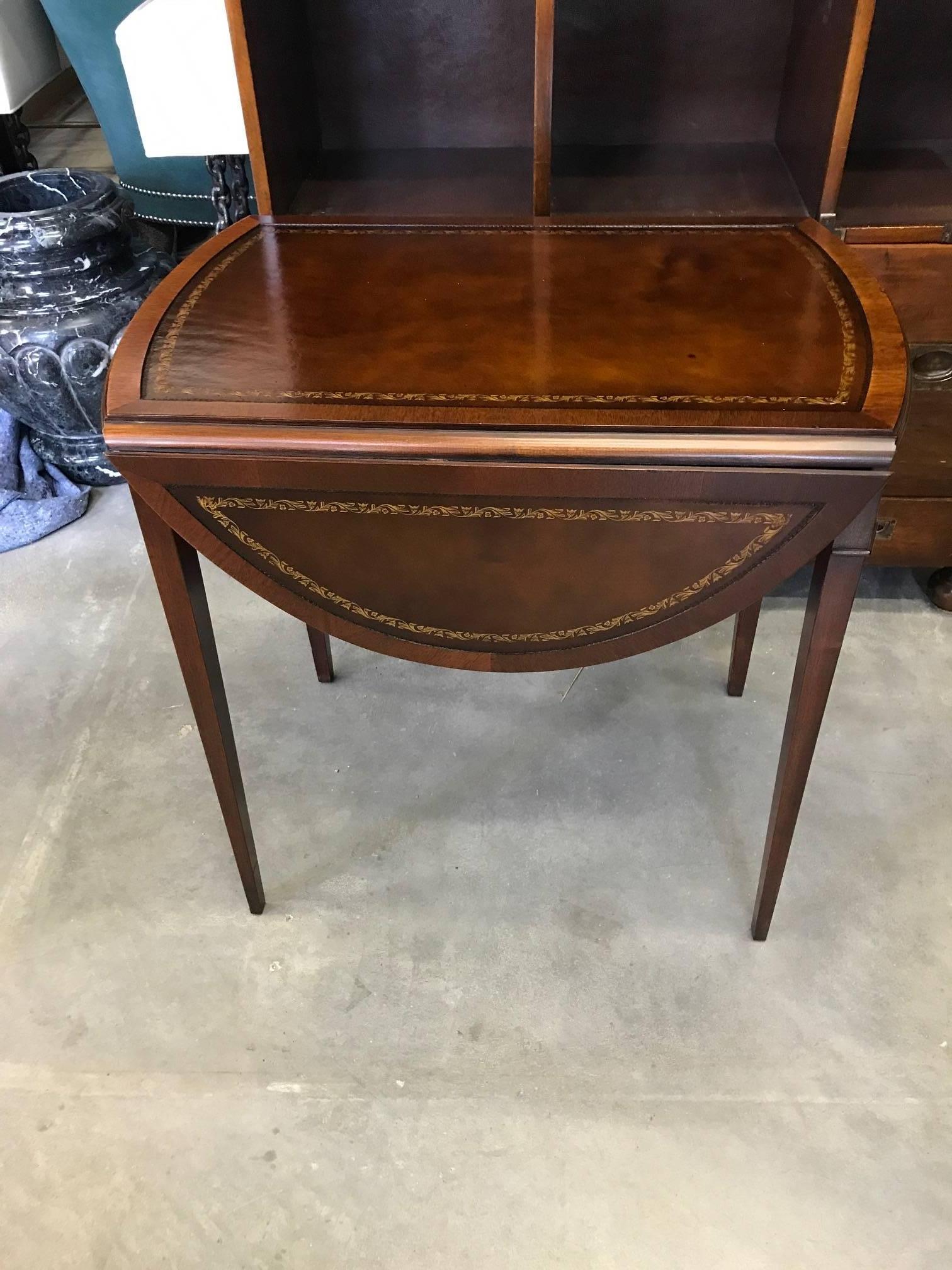 Hepplewhite Pair of Pembroke Leather Topped Mahogany Tables