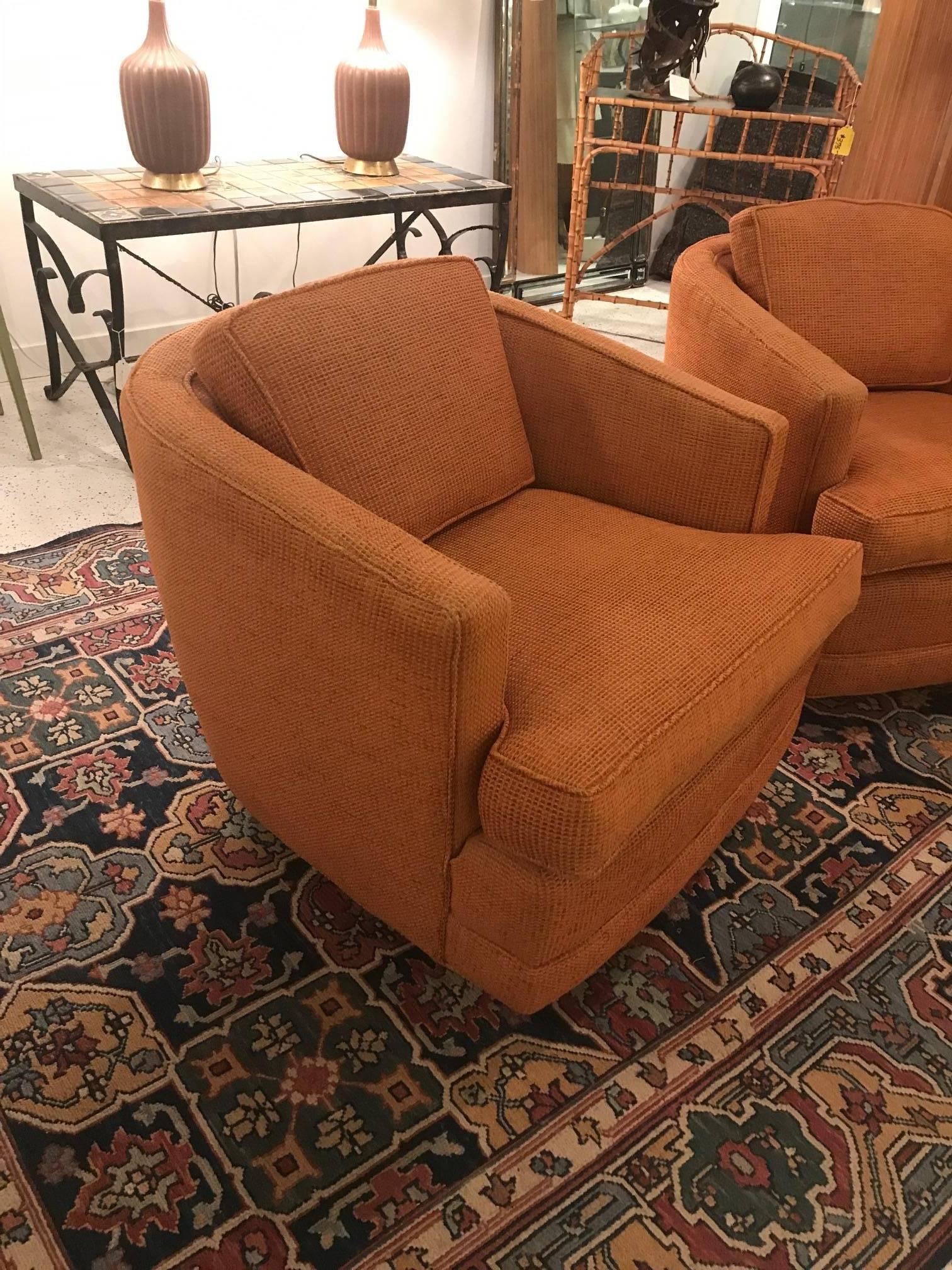 Mid-Century Modern Pair of Swivel Tub Chairs Attributed to Milo Baughman
