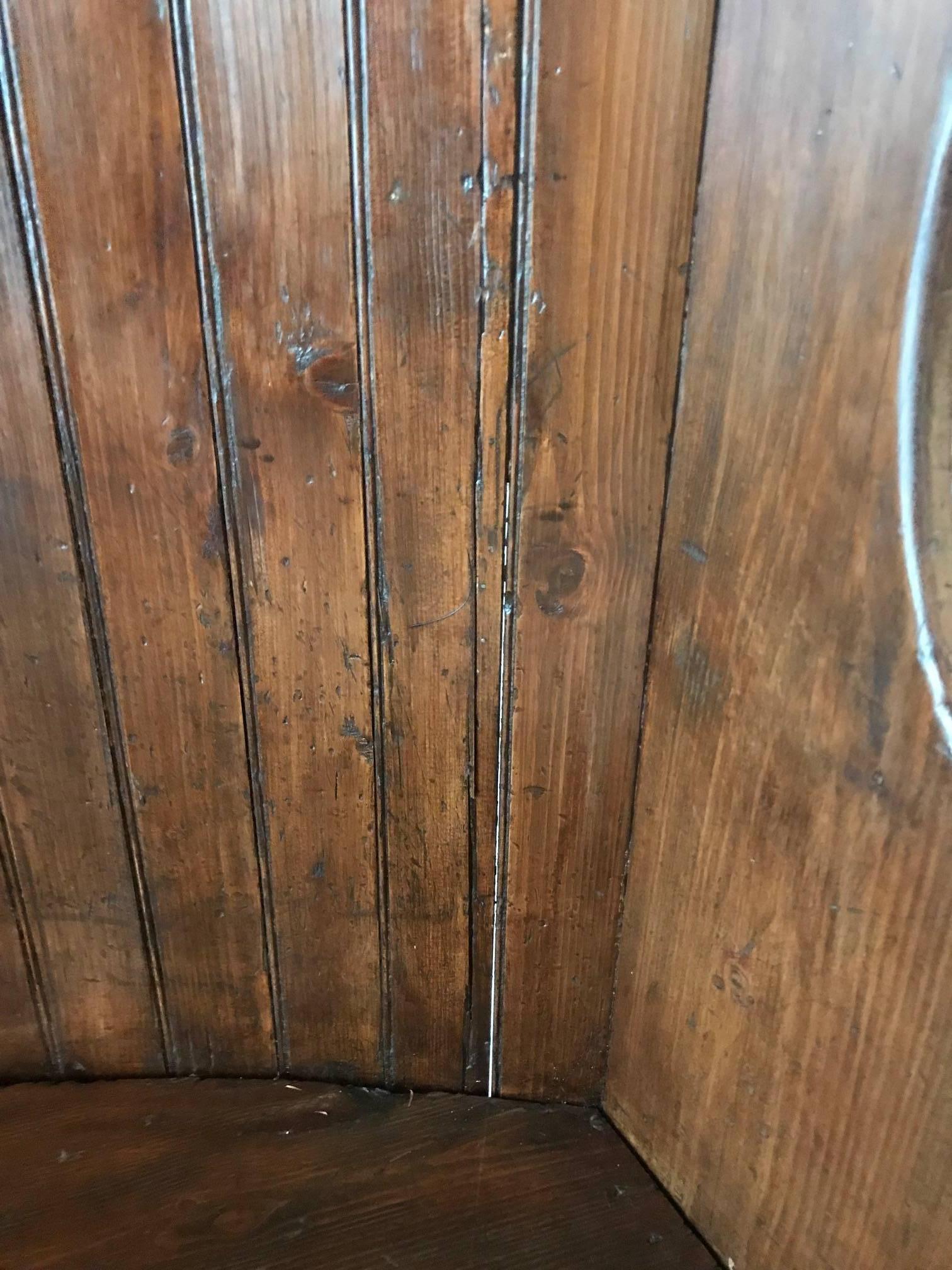 19th Century Pine Settle Bench In Excellent Condition In Lambertville, NJ
