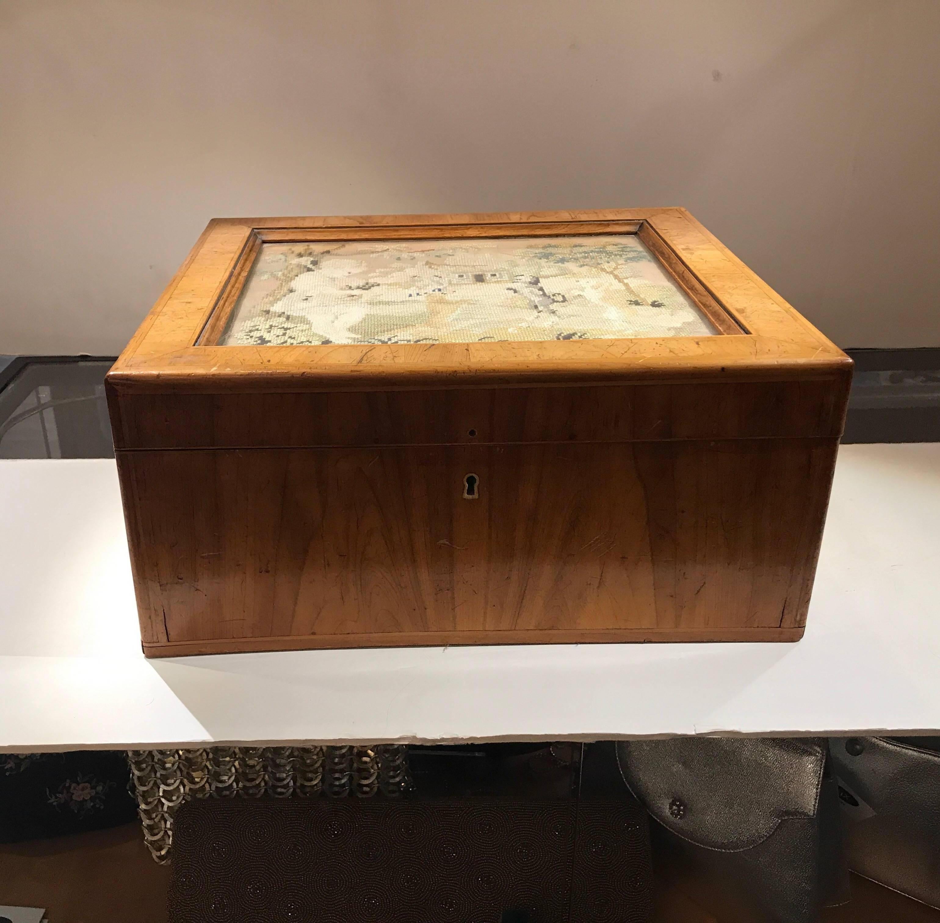 Antique 19th Century English Yew Wood Document Box In Excellent Condition In Lambertville, NJ