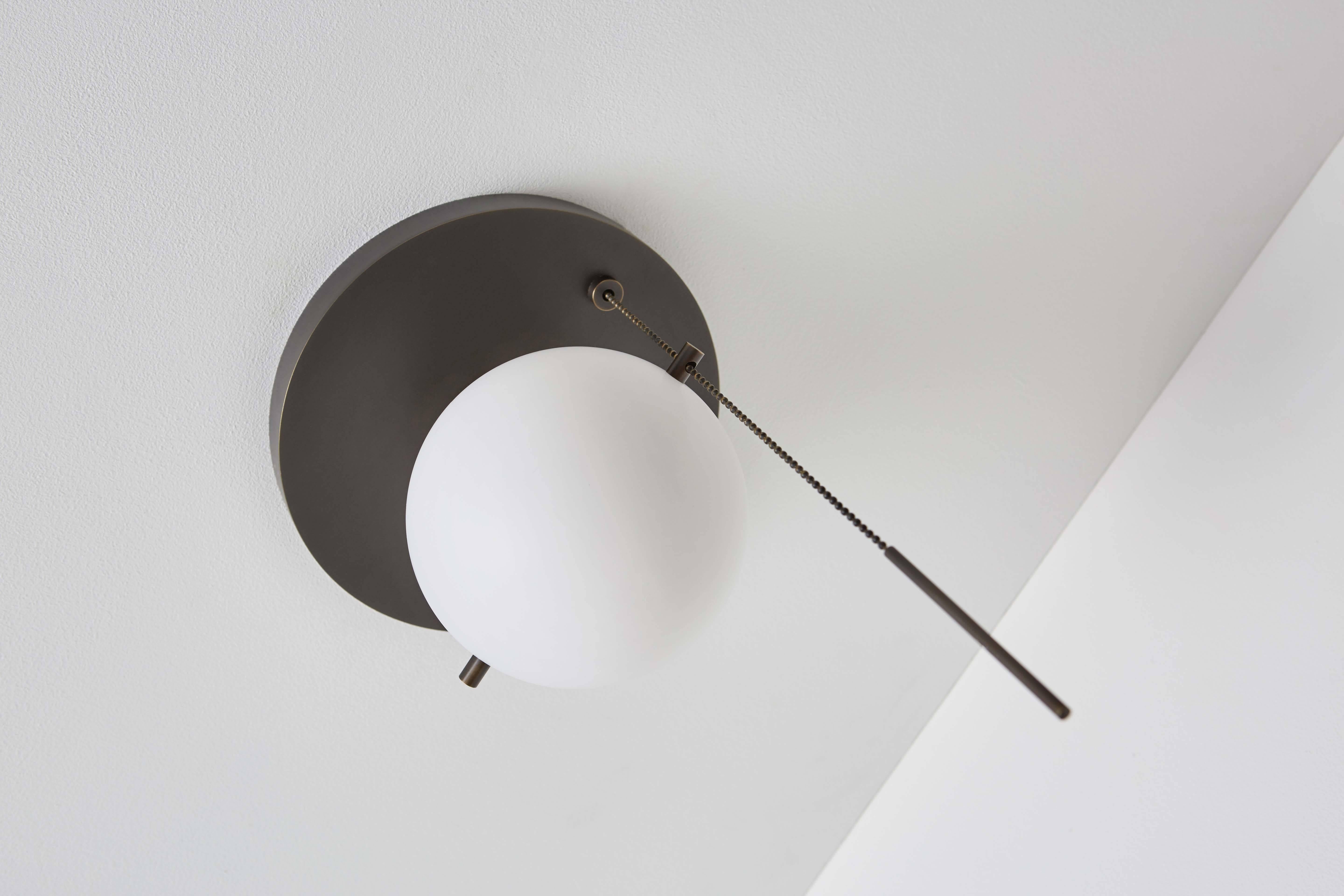 Brossé Workstead Signal, suspension et affleurant en bronze fini à la main en vente