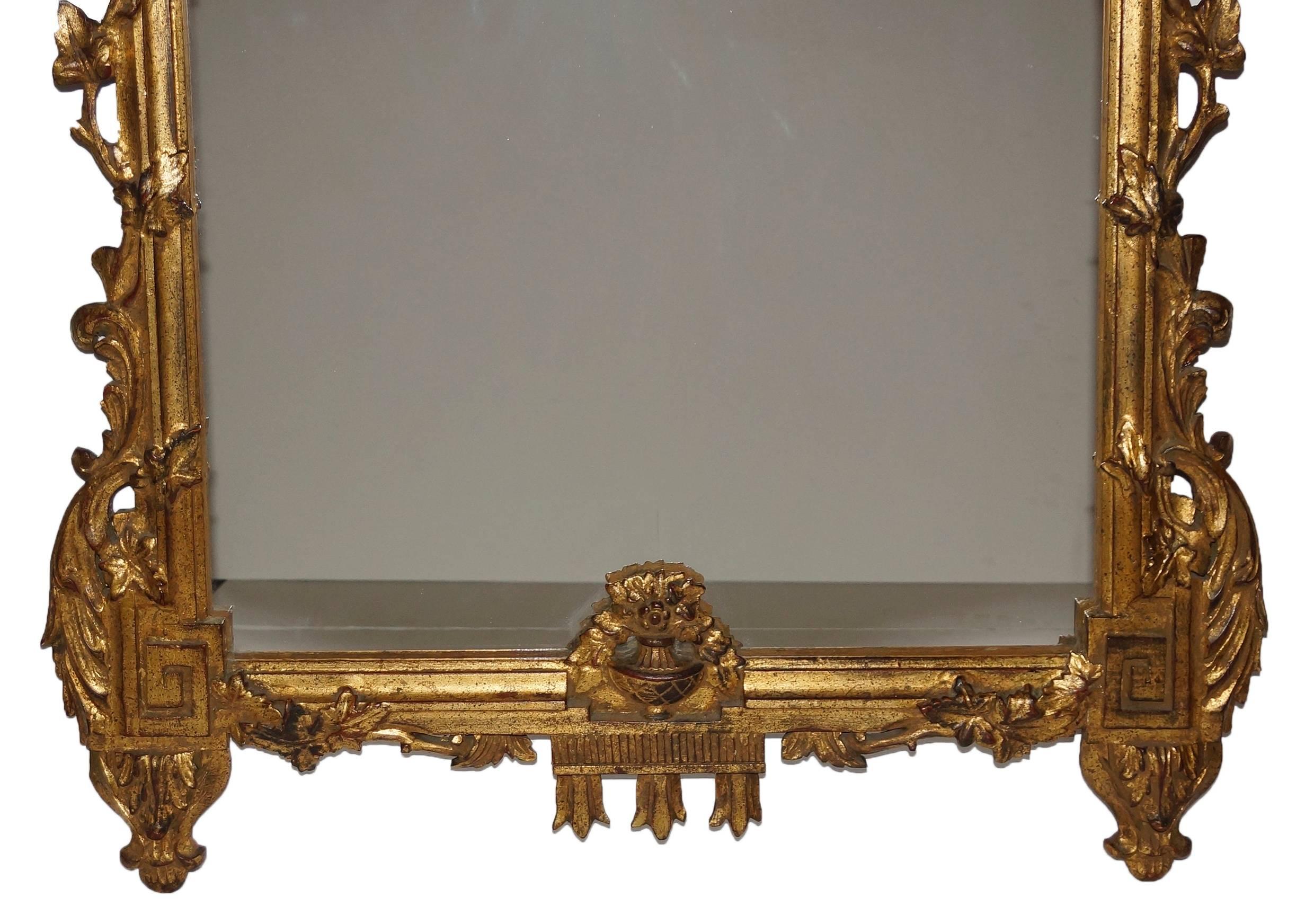 Ornate Vintage Italian Hand-Carved Giltwood Mirror In Excellent Condition For Sale In New York, NY