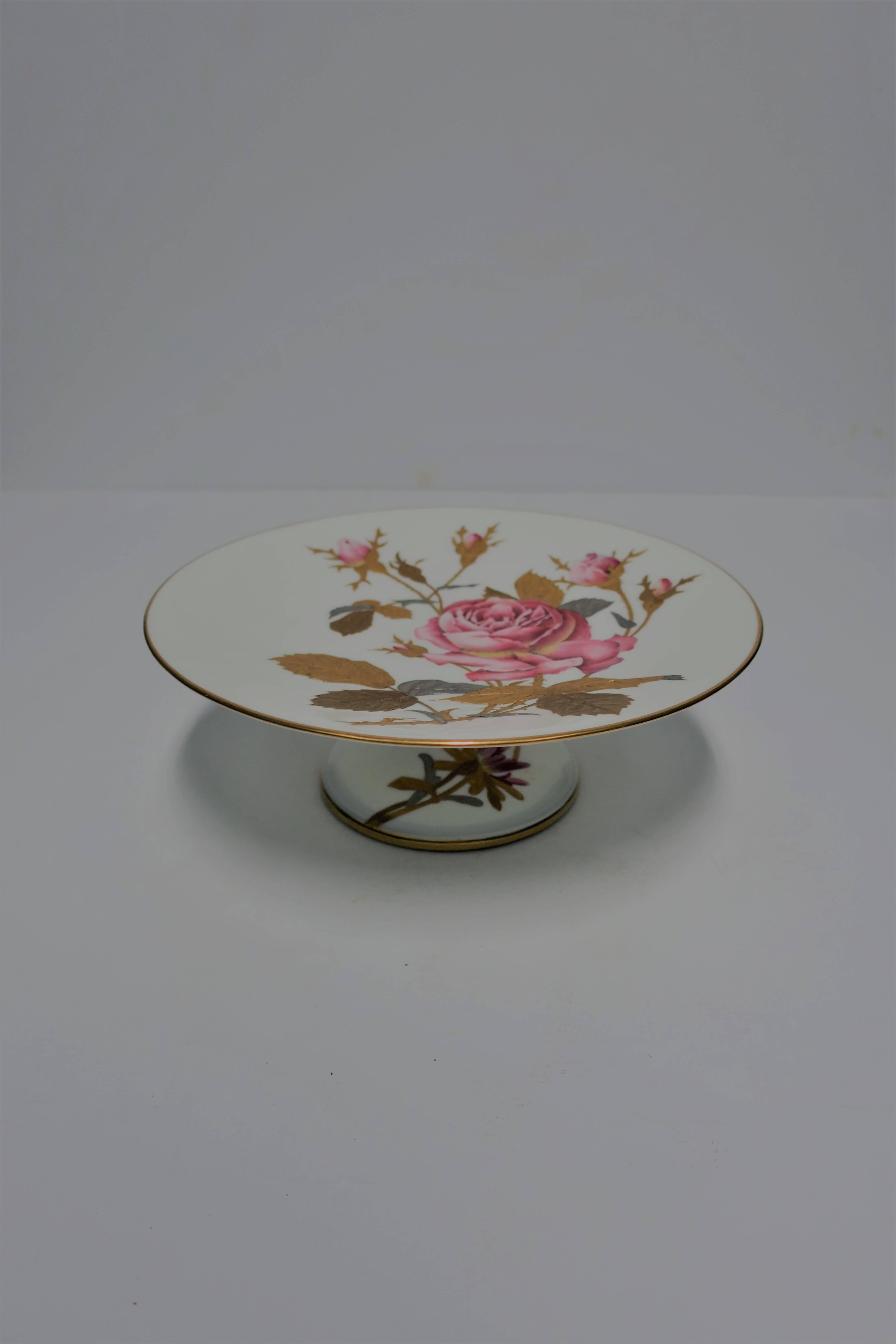 20th Century European White Porcelain Pedestal Dessert Plate with Pink Roses and Gold Leaves For Sale