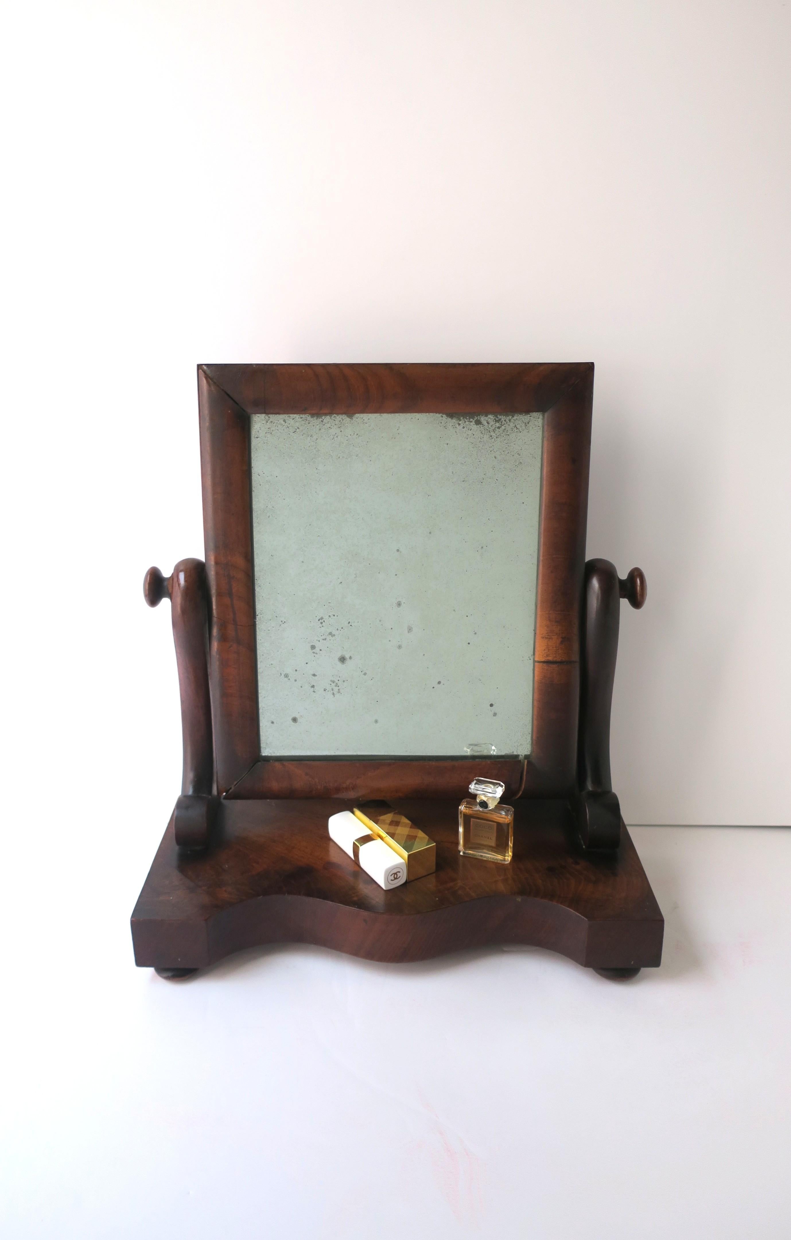 Antique Vanity Mirror In Good Condition For Sale In New York, NY