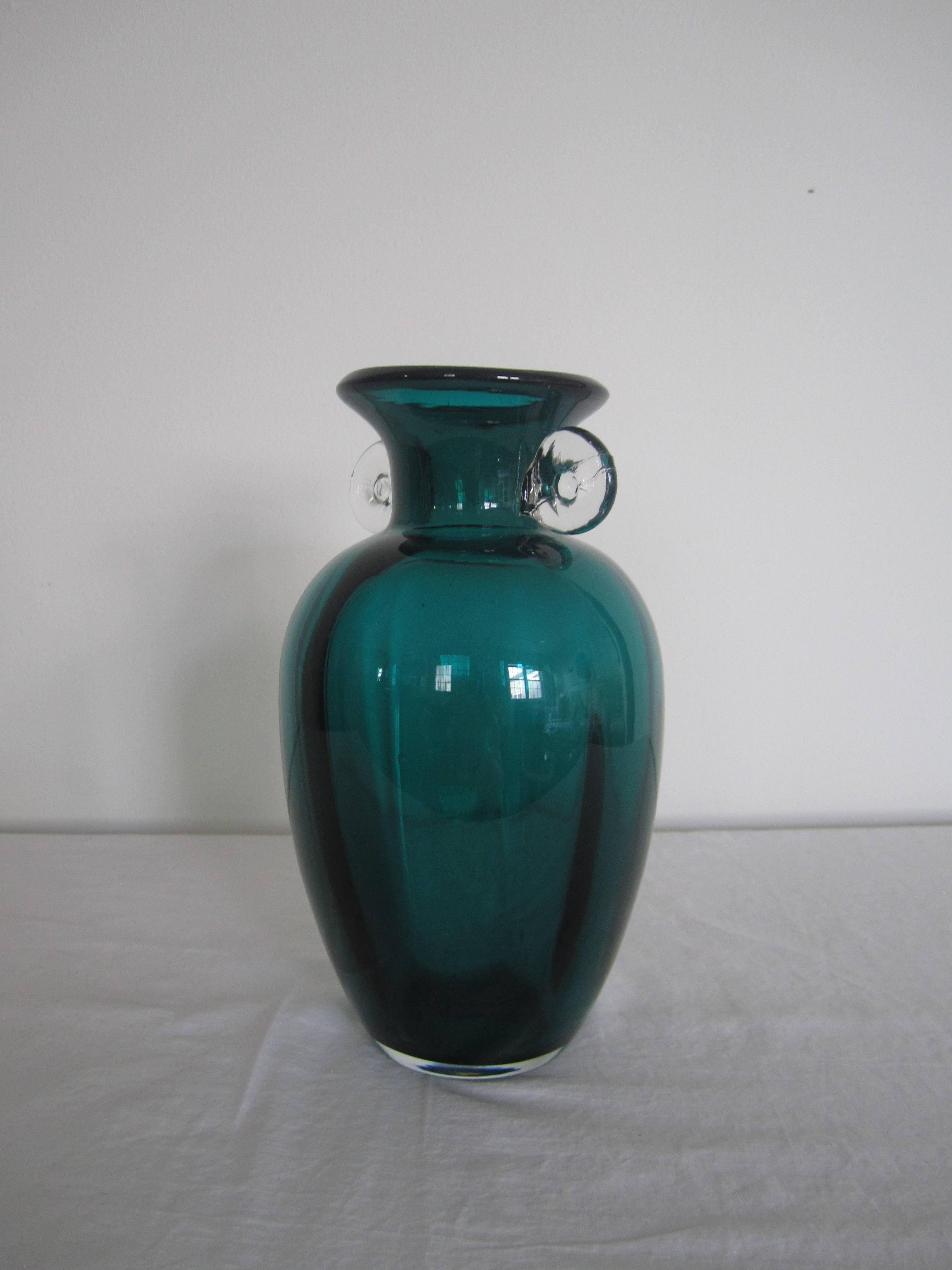 Vintage Emerald Green Blown Glass Vase In Excellent Condition In New York, NY