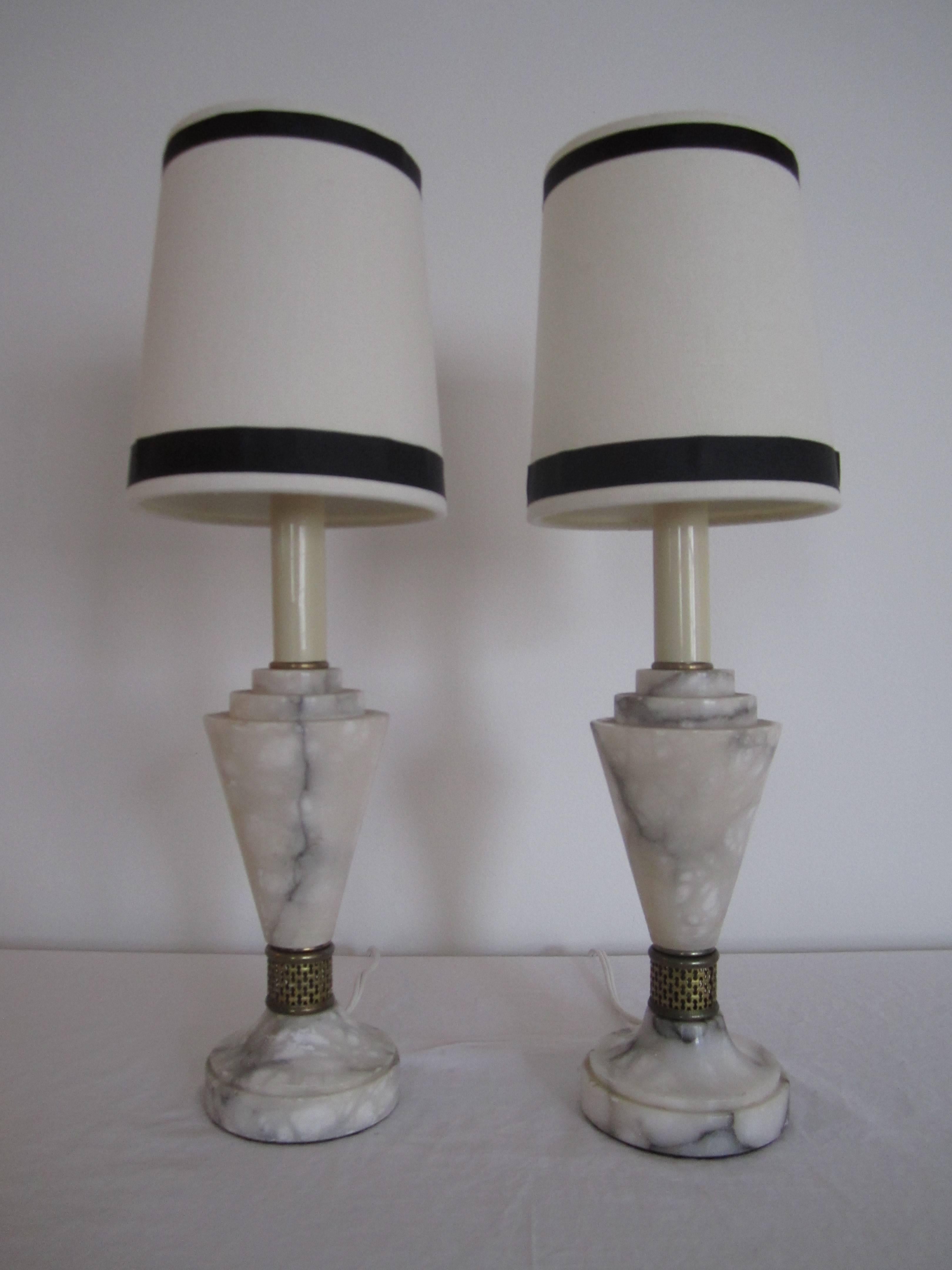 Paire de lampes de table en marbre Art Déco Modernes en vente 9