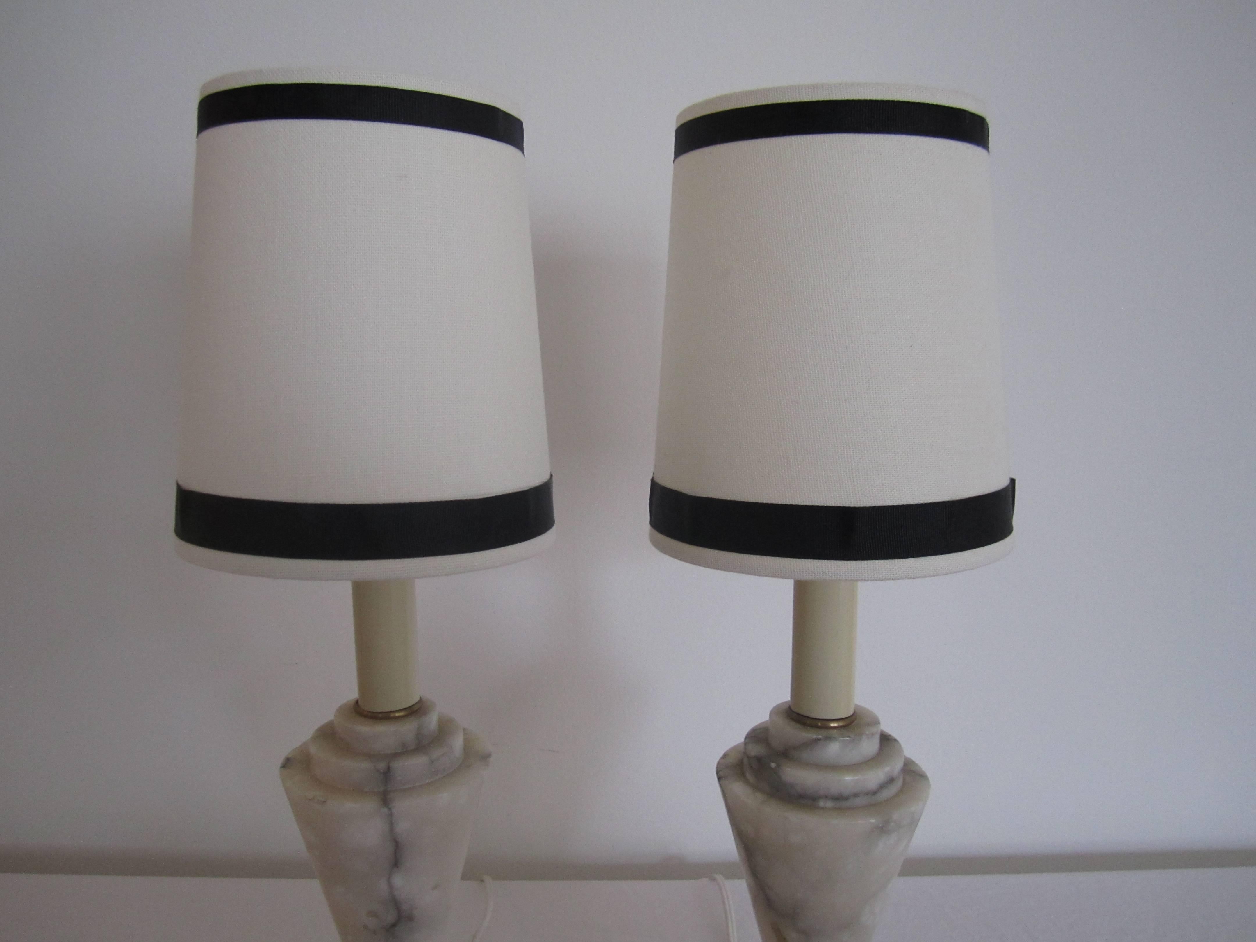 Paire de lampes de table en marbre Art Déco Modernes en vente 8